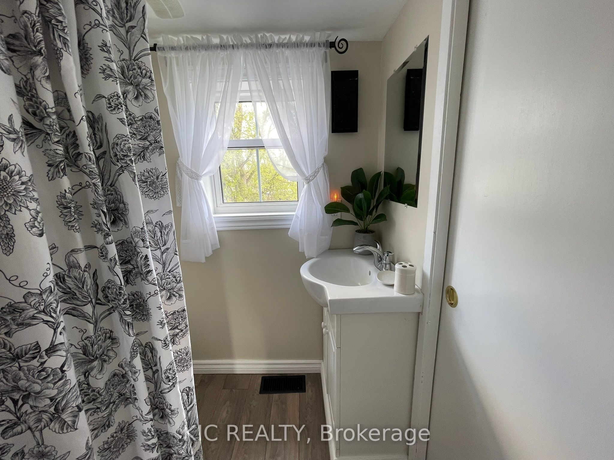 668 Church Street Property Photo 22