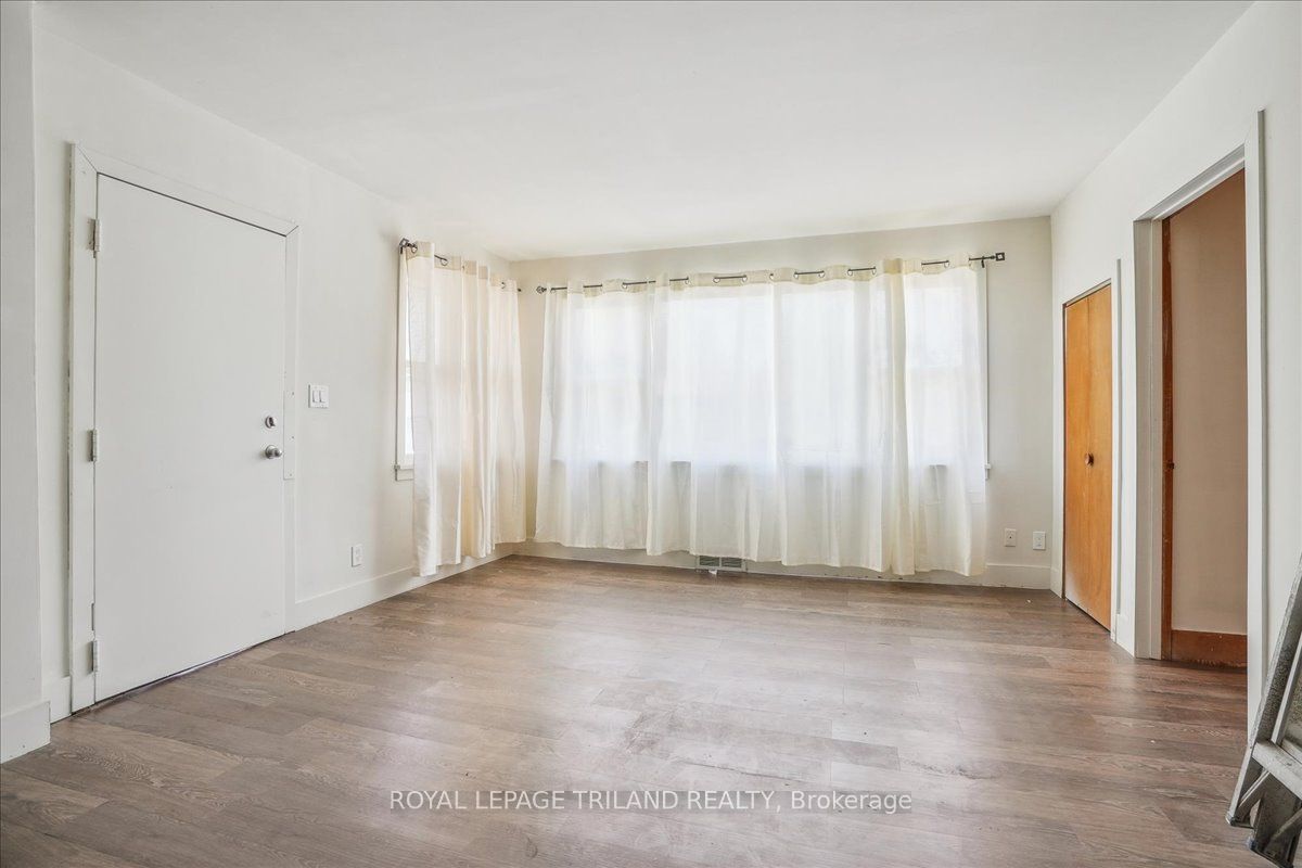 85 Kent Street N Property Photo 6