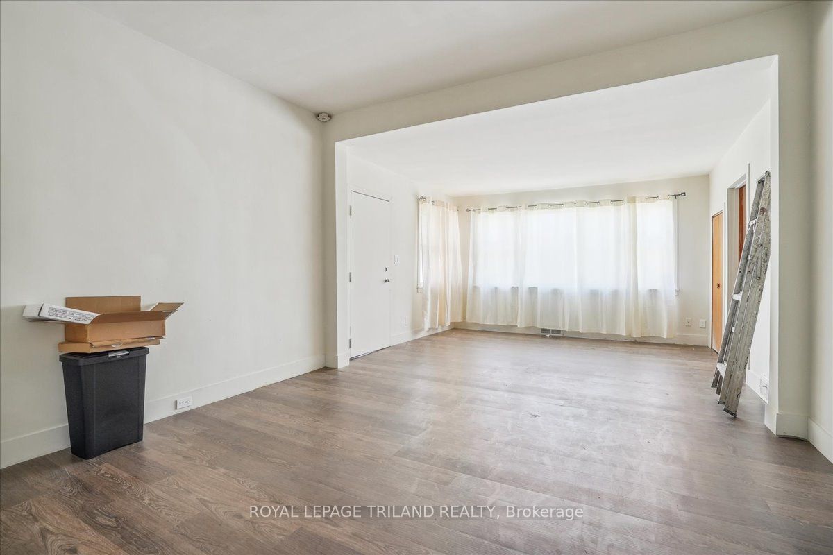 85 Kent Street N Property Photo 7