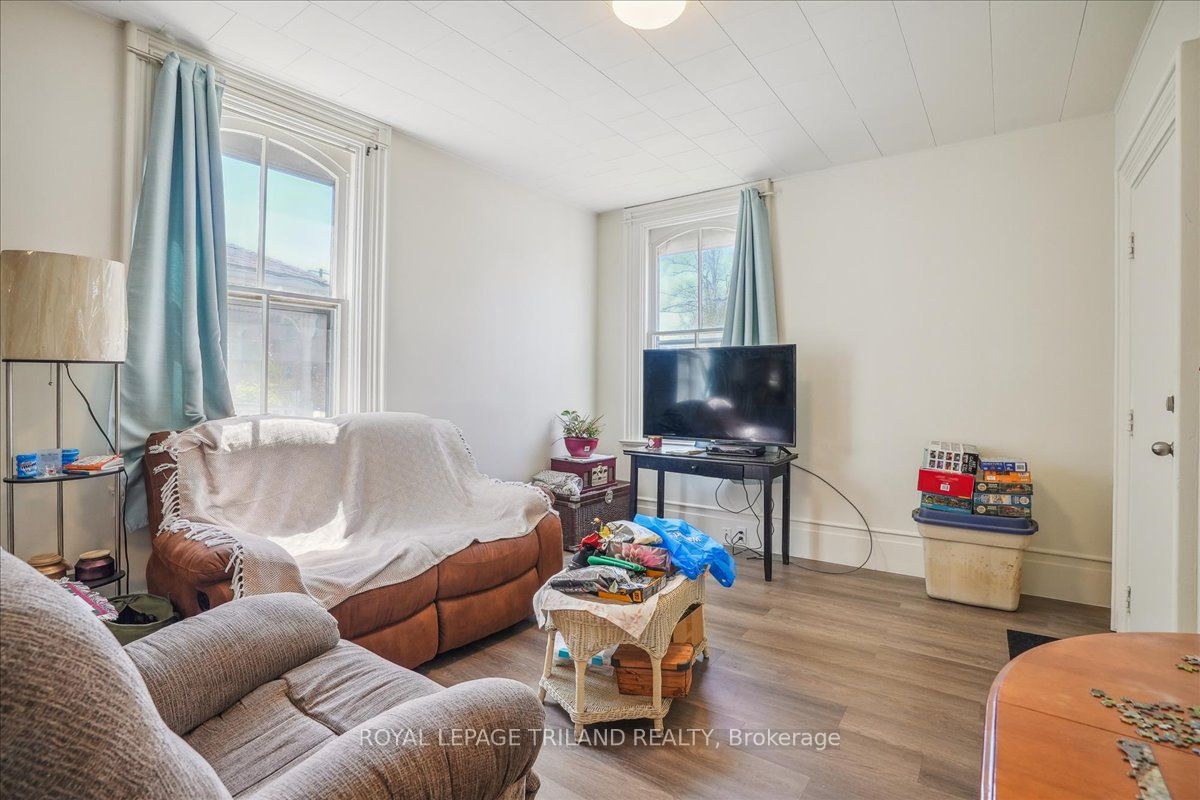 85 Kent Street N Property Photo 13