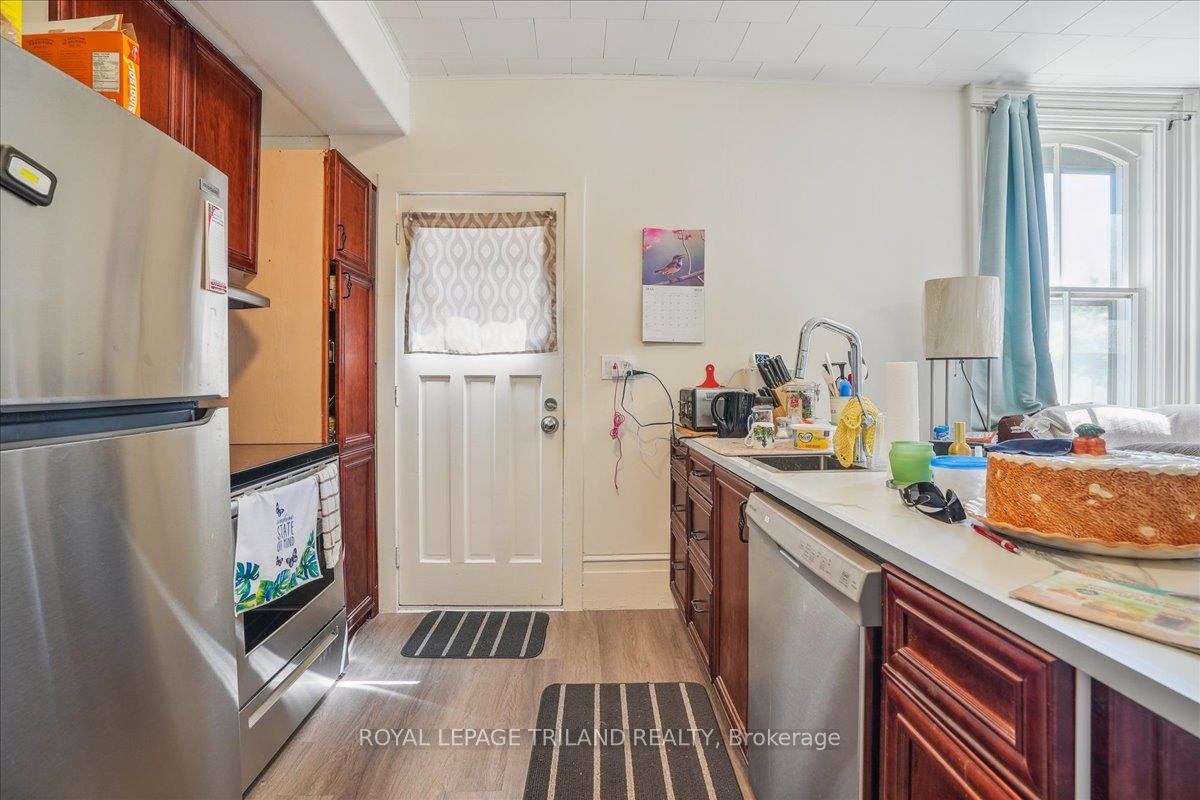 85 Kent Street N Property Photo 14
