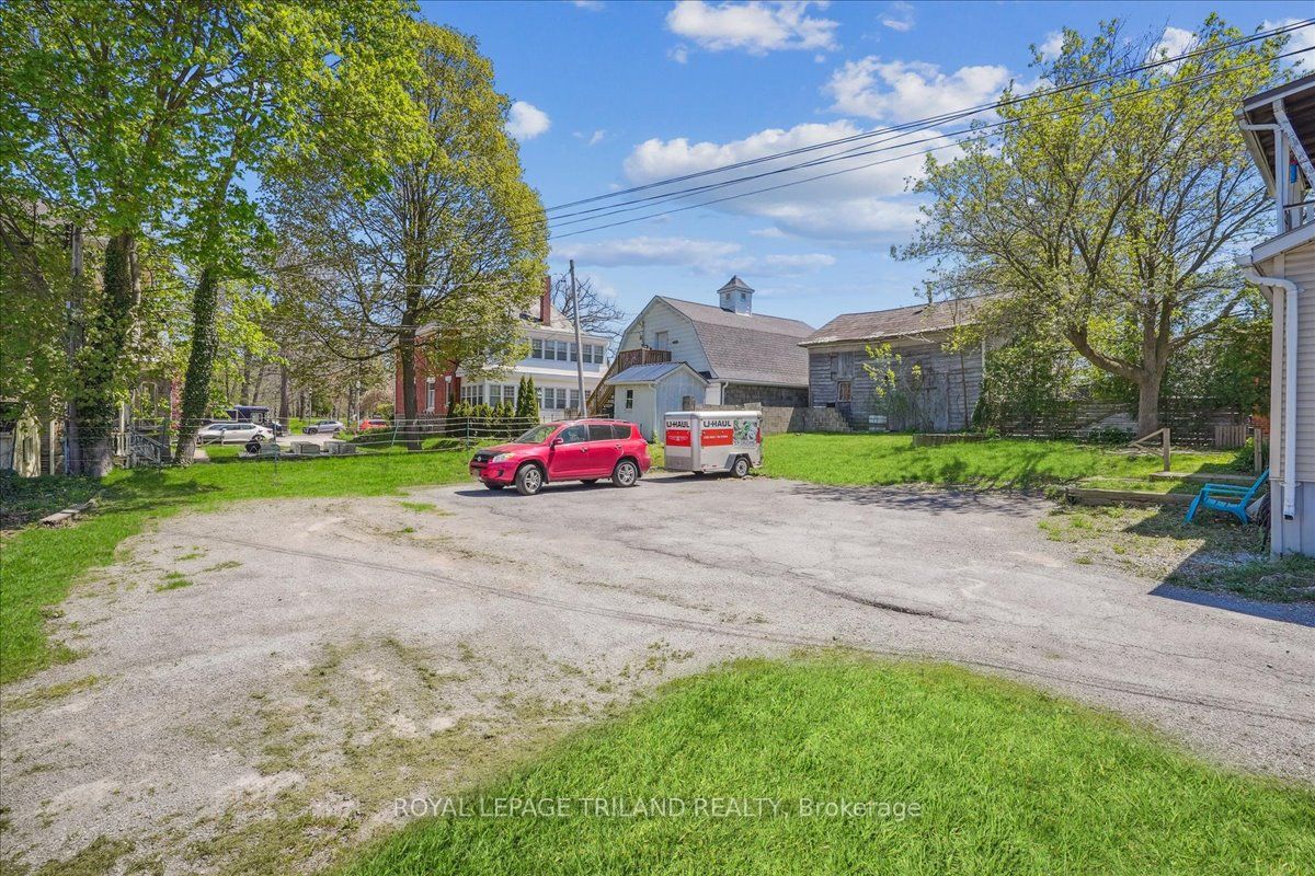 85 Kent Street N Property Photo 23