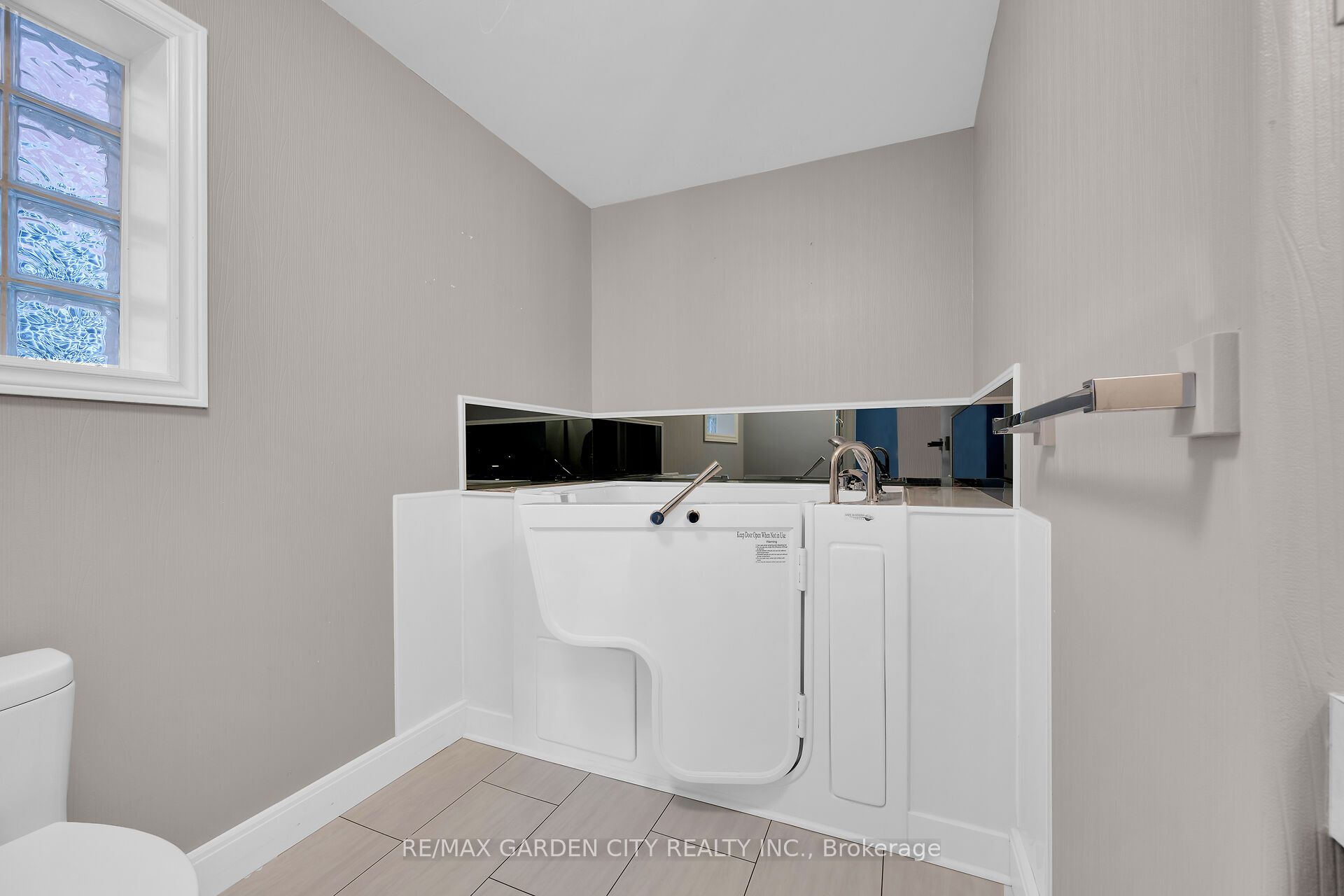91a Main Street E 11 Property Photo 15