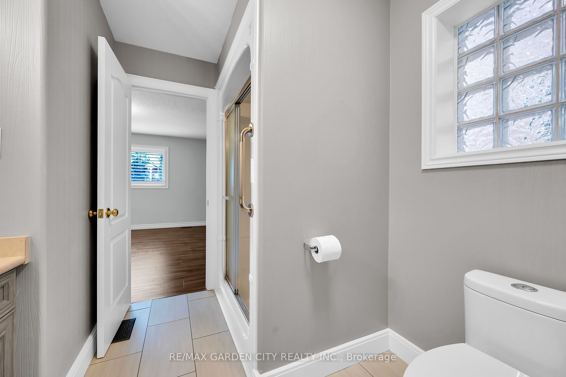 91a Main Street E 11 Property Photo 16
