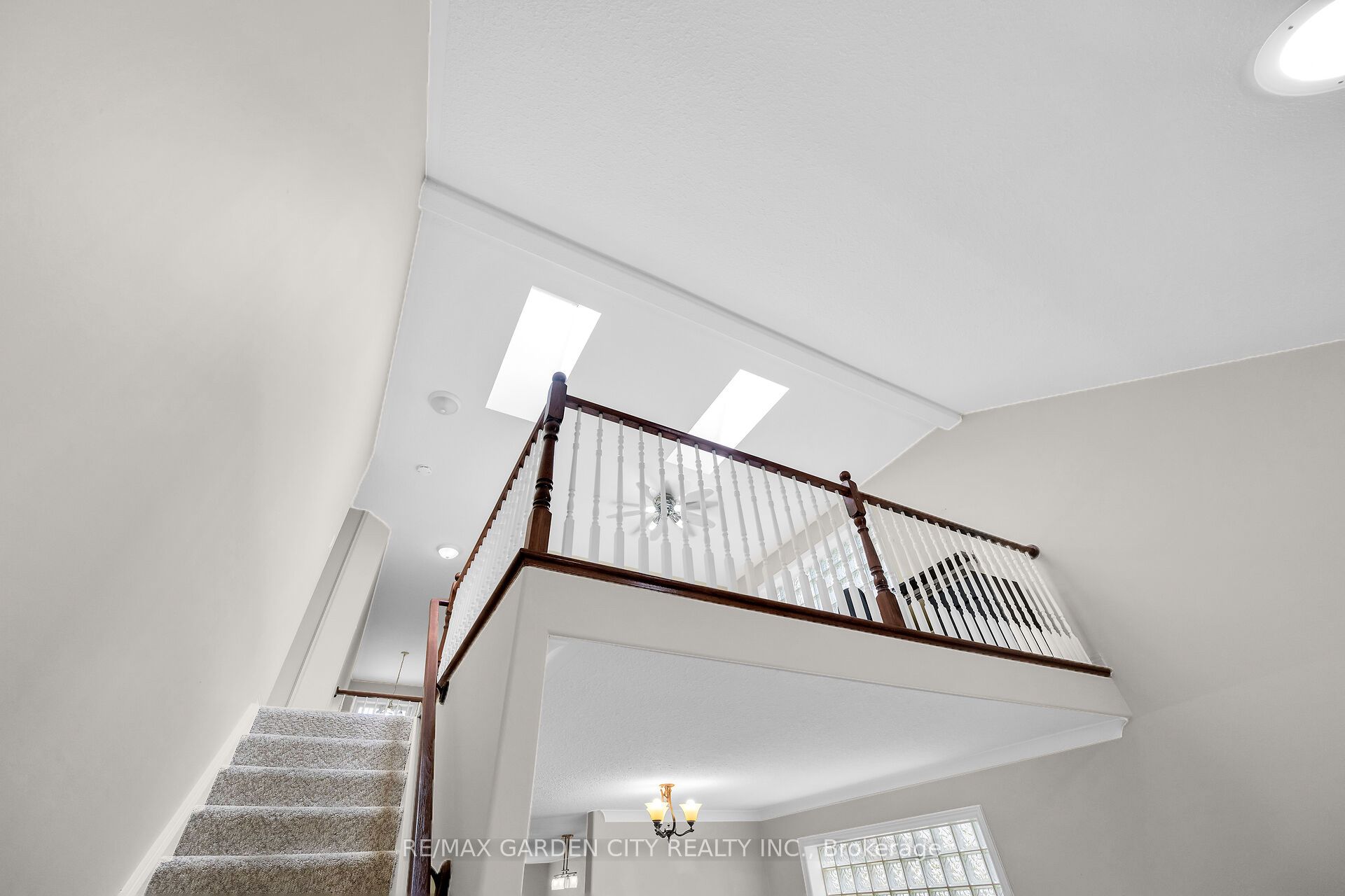91a Main Street E 11 Property Photo 17