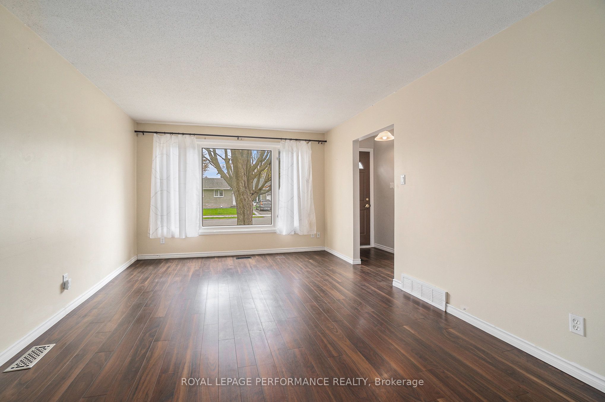 770 Eastvale Drive Property Photo 9