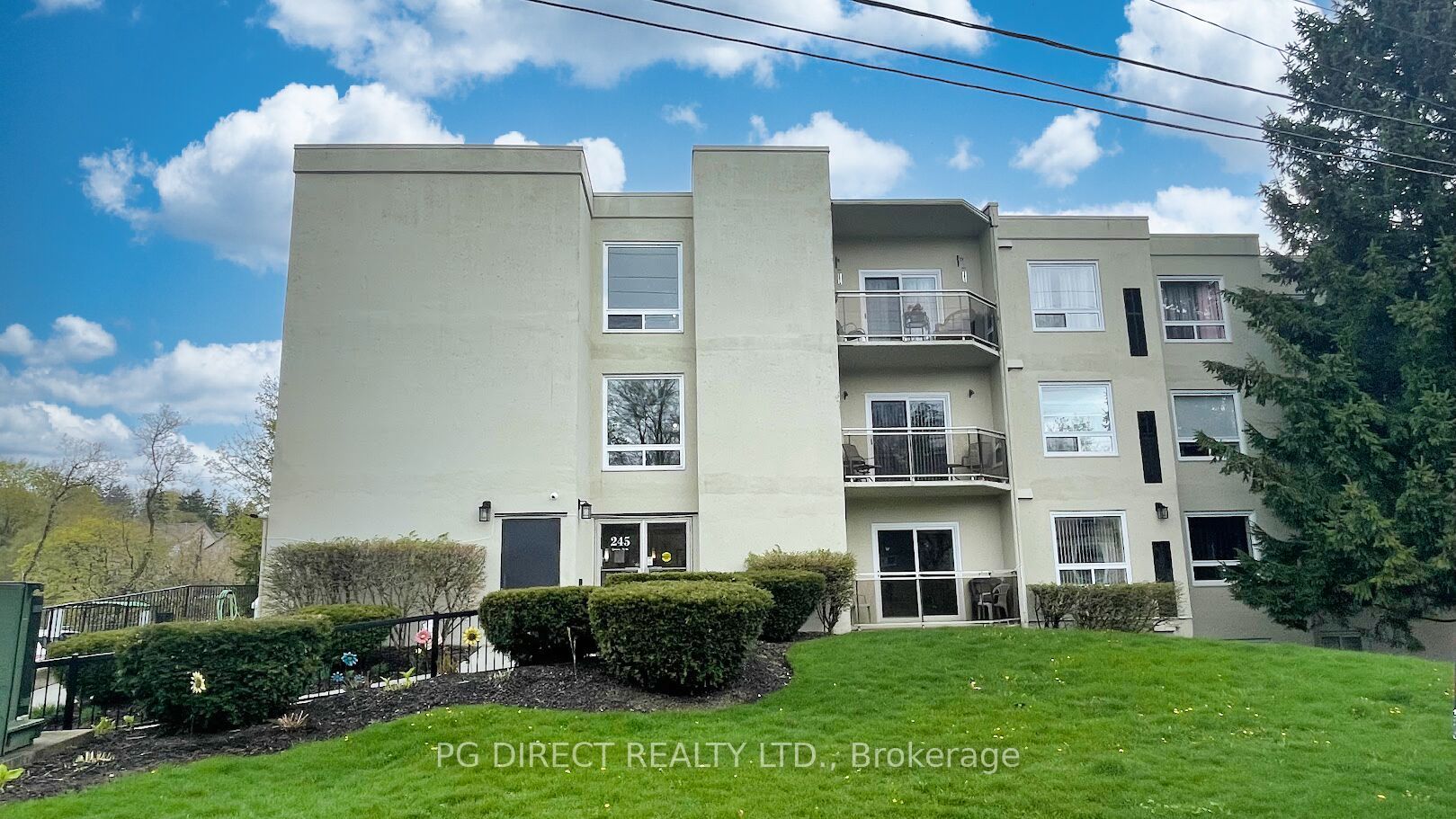 245 Queen St W Property Photo