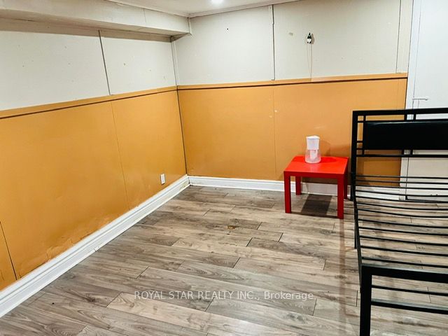 2139 Kingsway Drive Property Photo 3