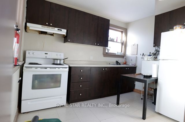 2139 Kingsway Drive Property Photo 4