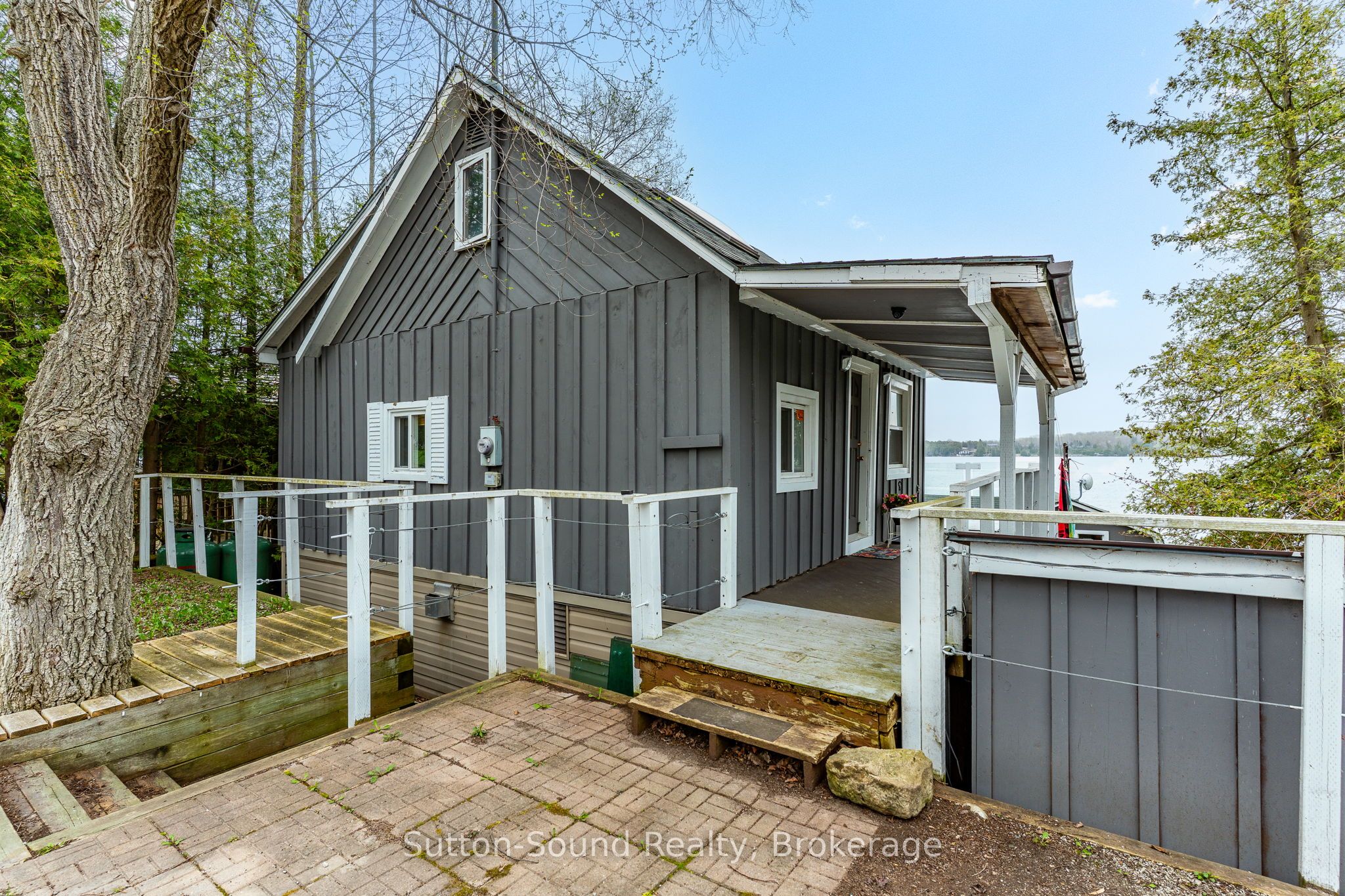 24 Islandview Drive Property Photo 9