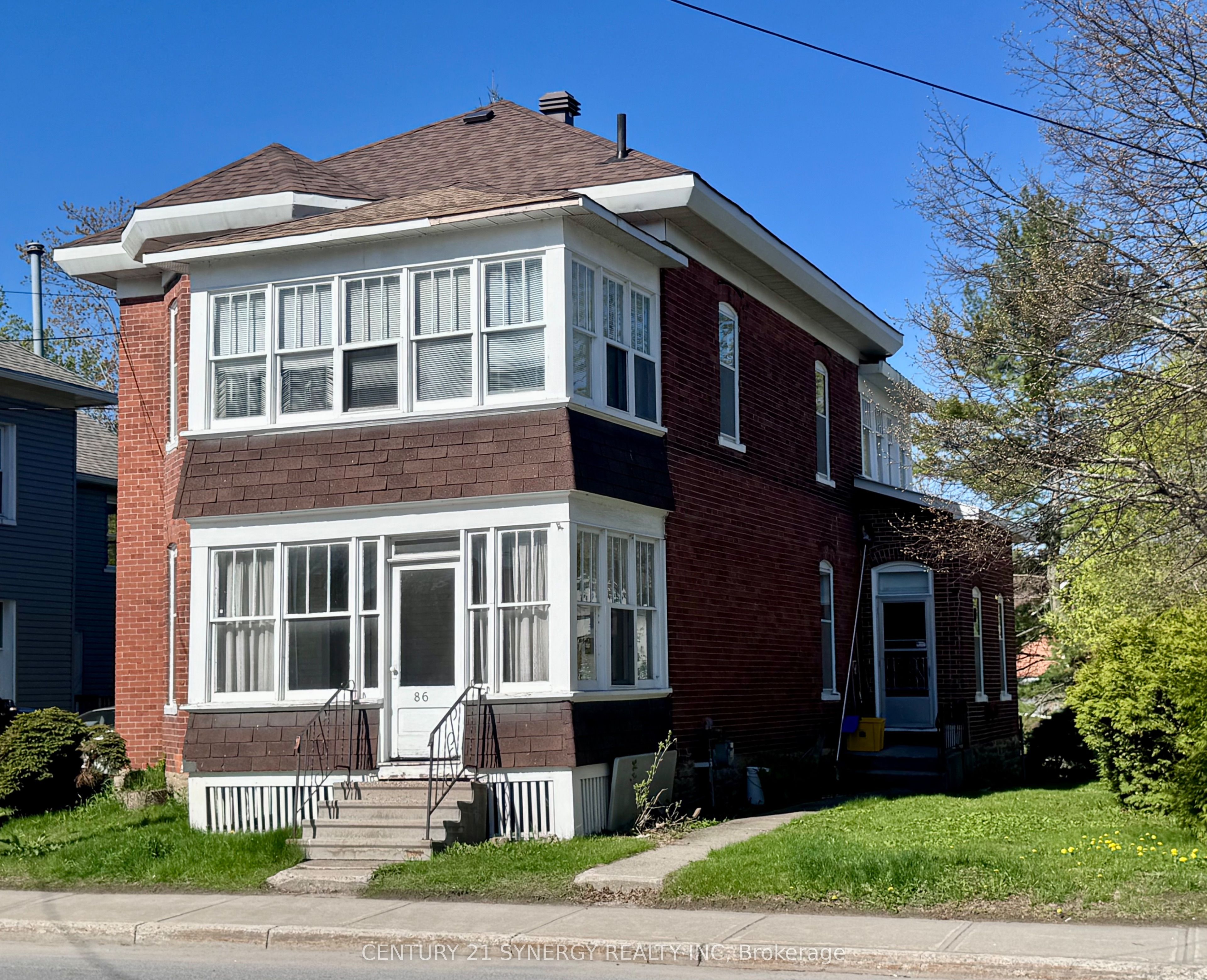 86 Brockville St Property Photo 3