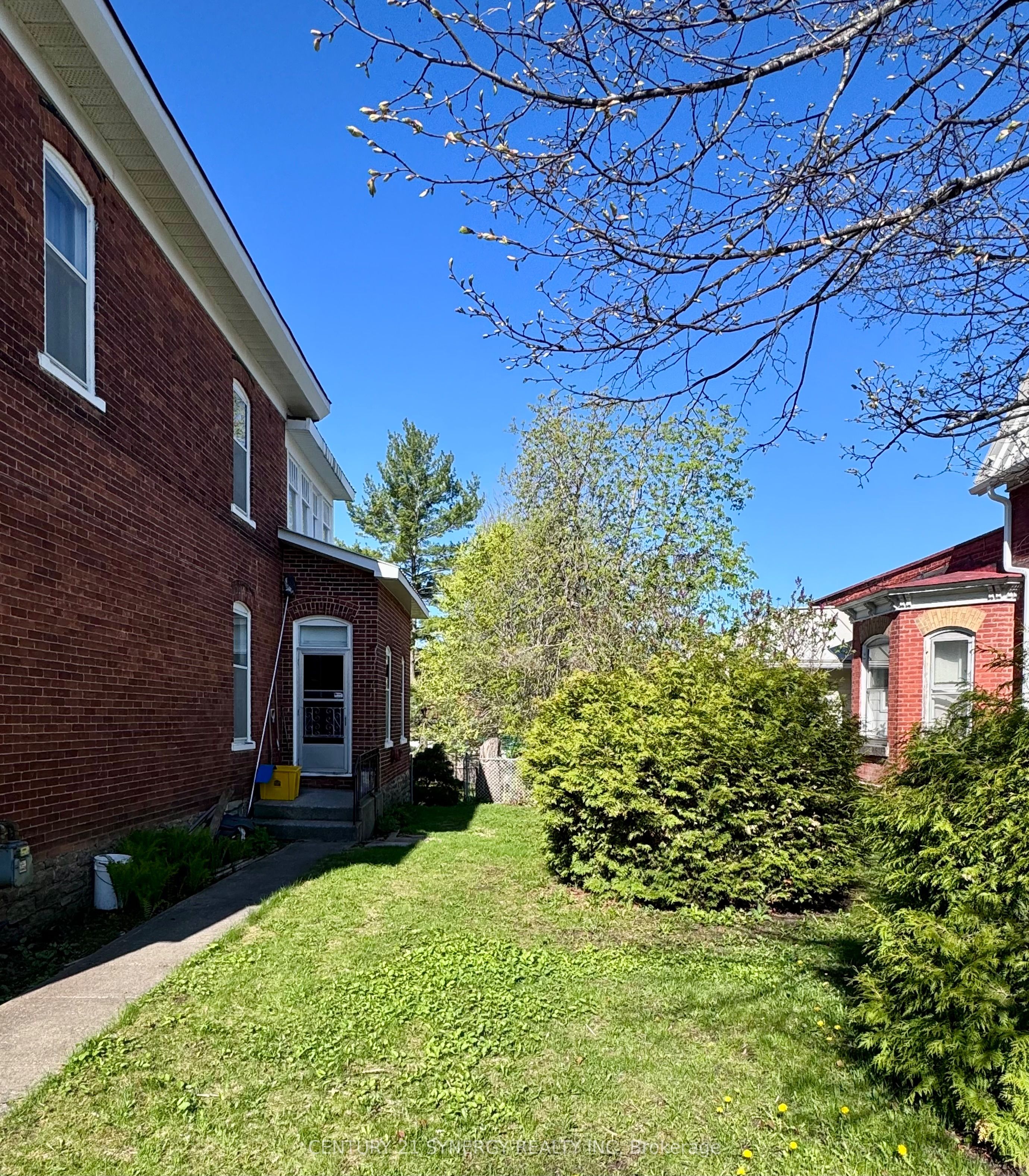 86 Brockville St Property Photo 5