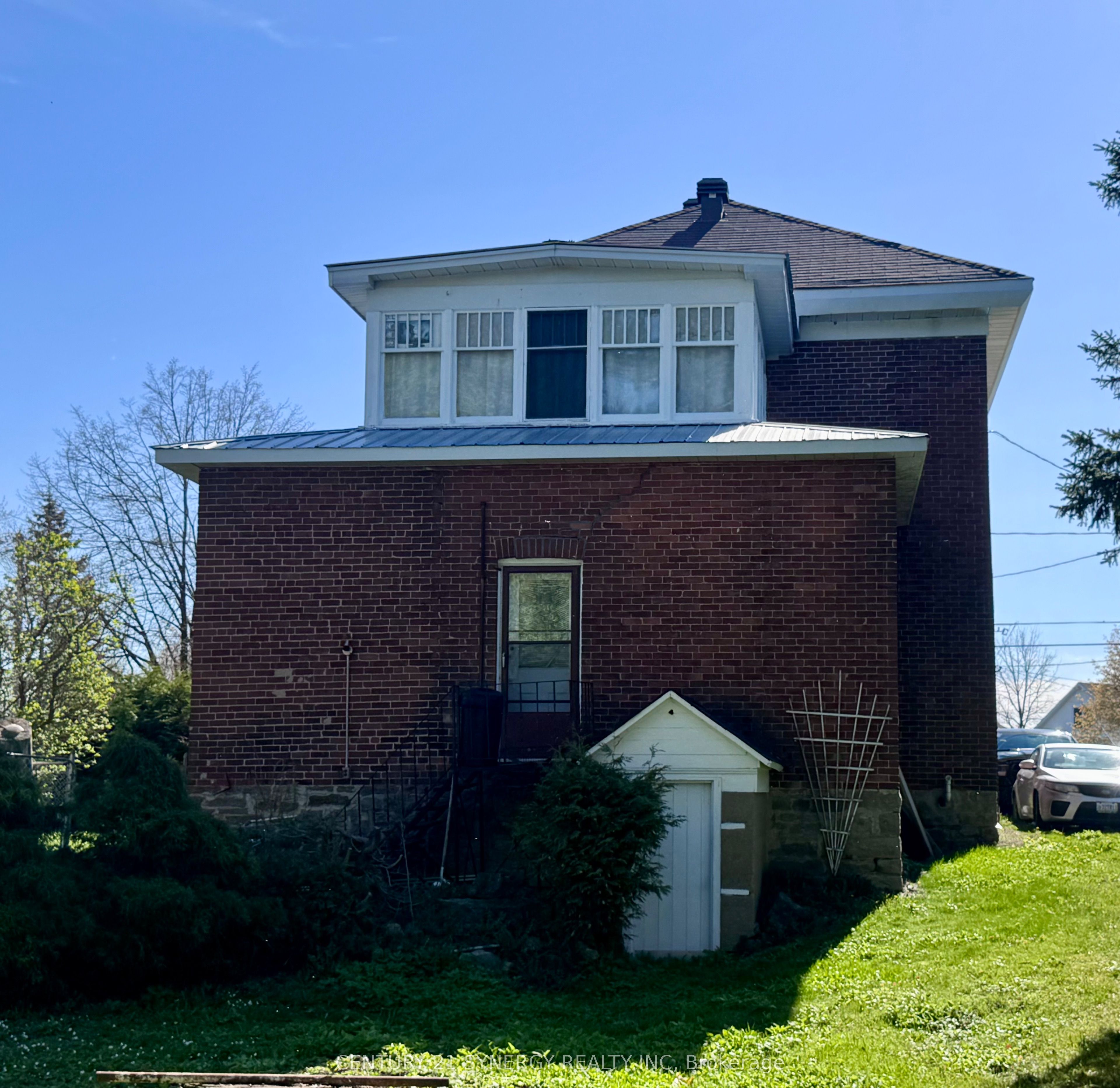86 Brockville St Property Photo 6