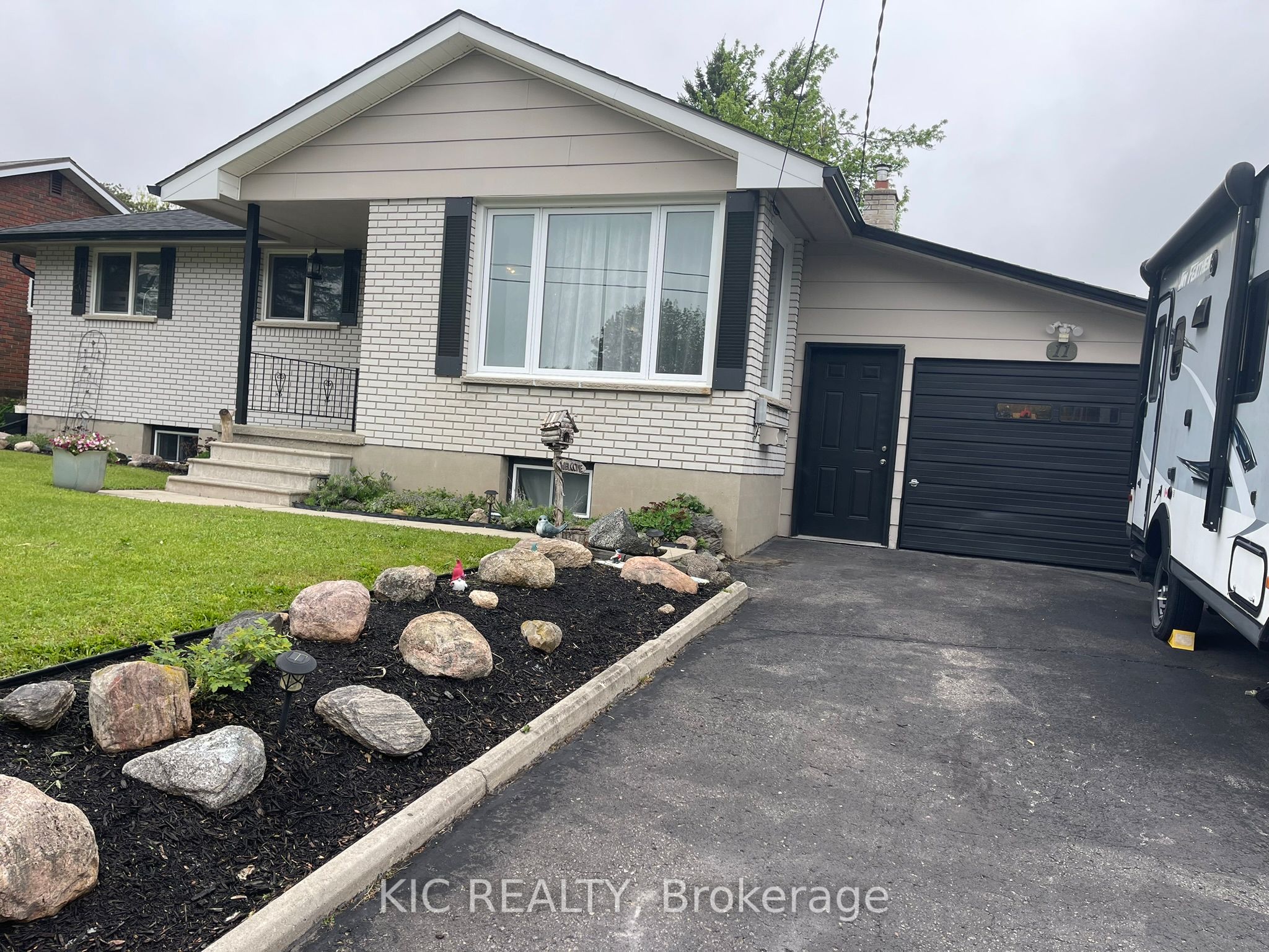 11 Mclean Avenue Property Photo
