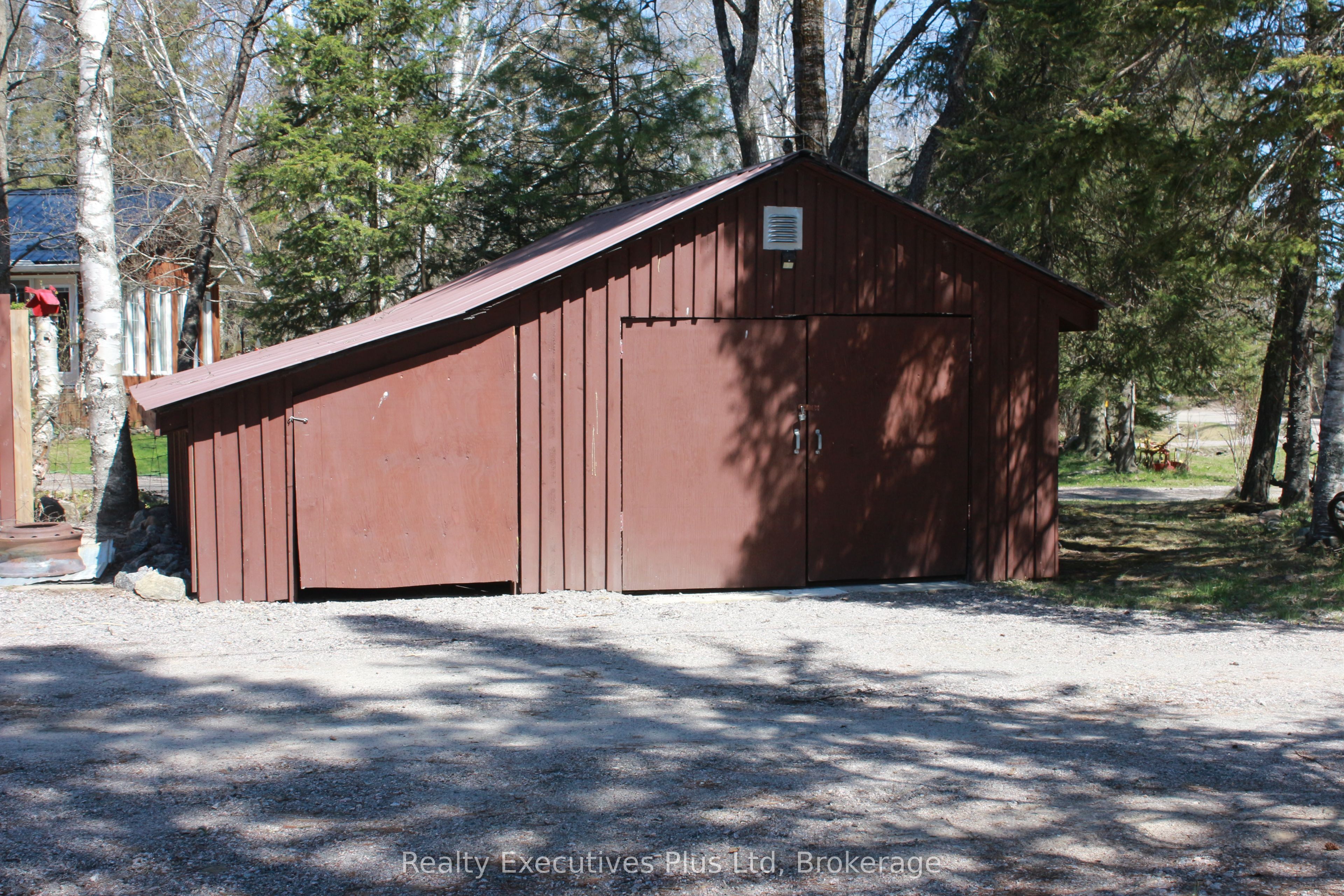 502 Deer Lake Road Property Photo 5