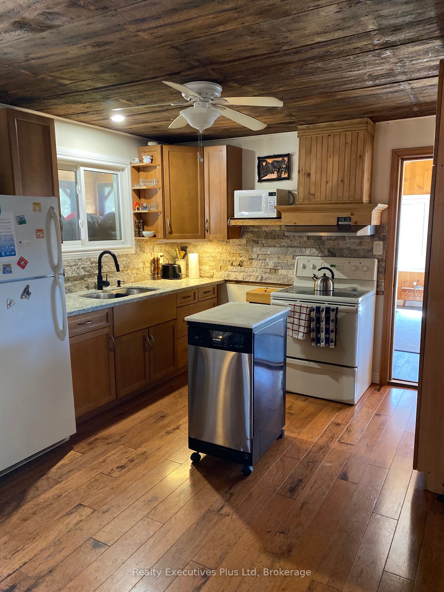 502 Deer Lake Road Property Photo 11
