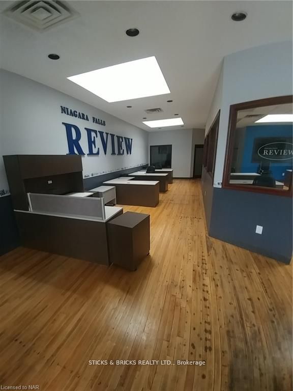 4424 Queen St Property Photo 2