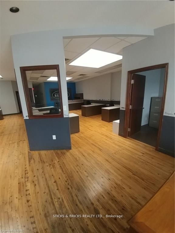 4424 Queen St Property Photo 3