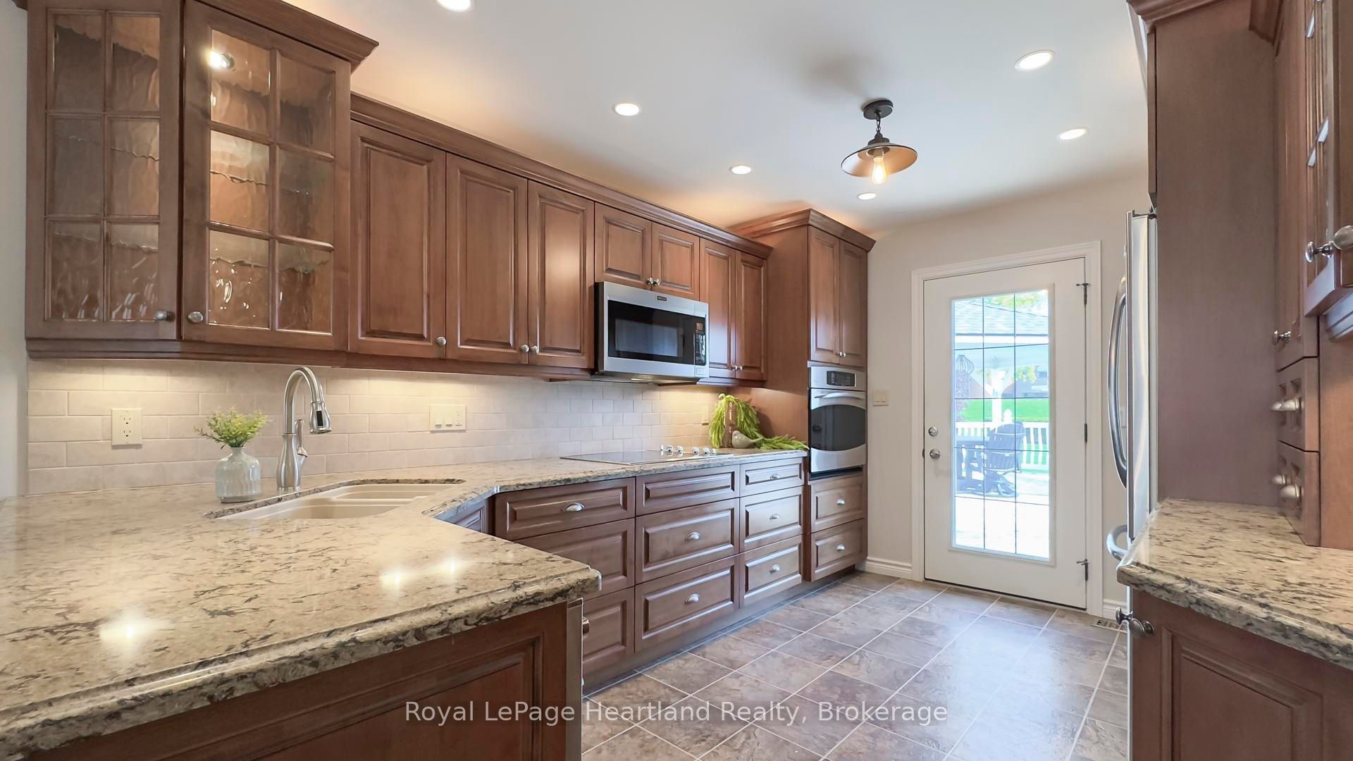 333 Ontario Street Property Photo 7