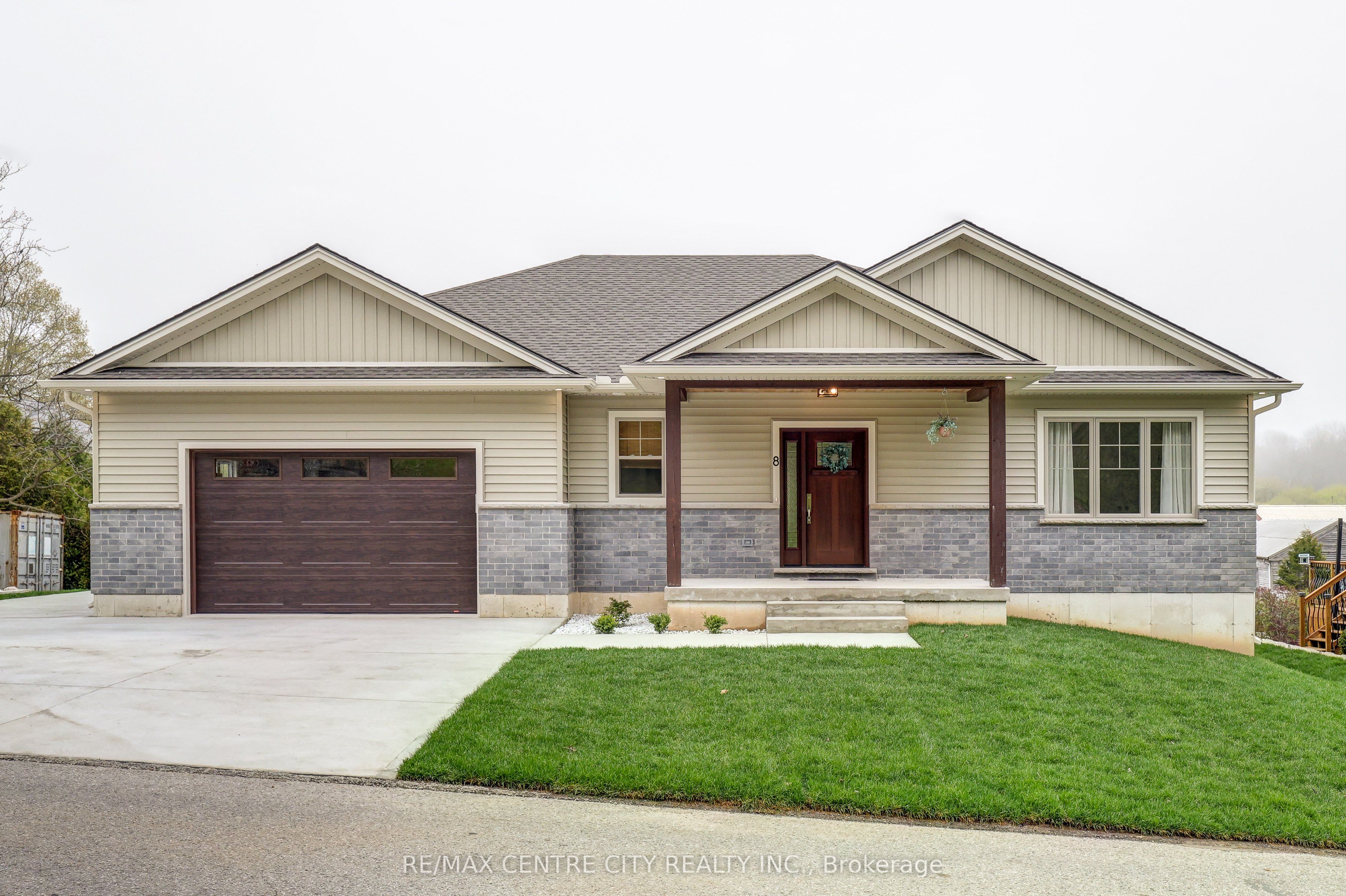 8 Oak Street Property Photo 1