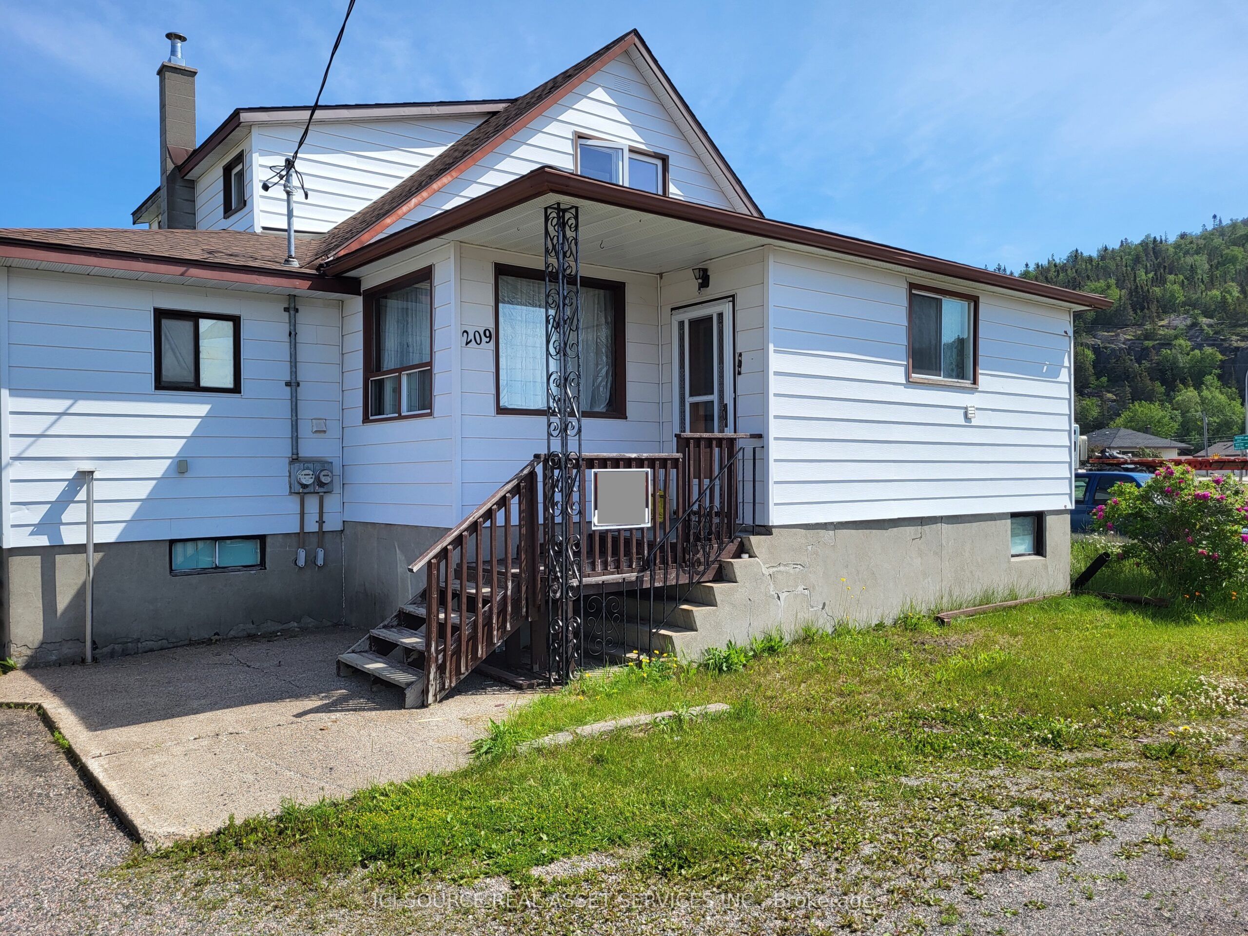 209 Walker Street Property Photo 1
