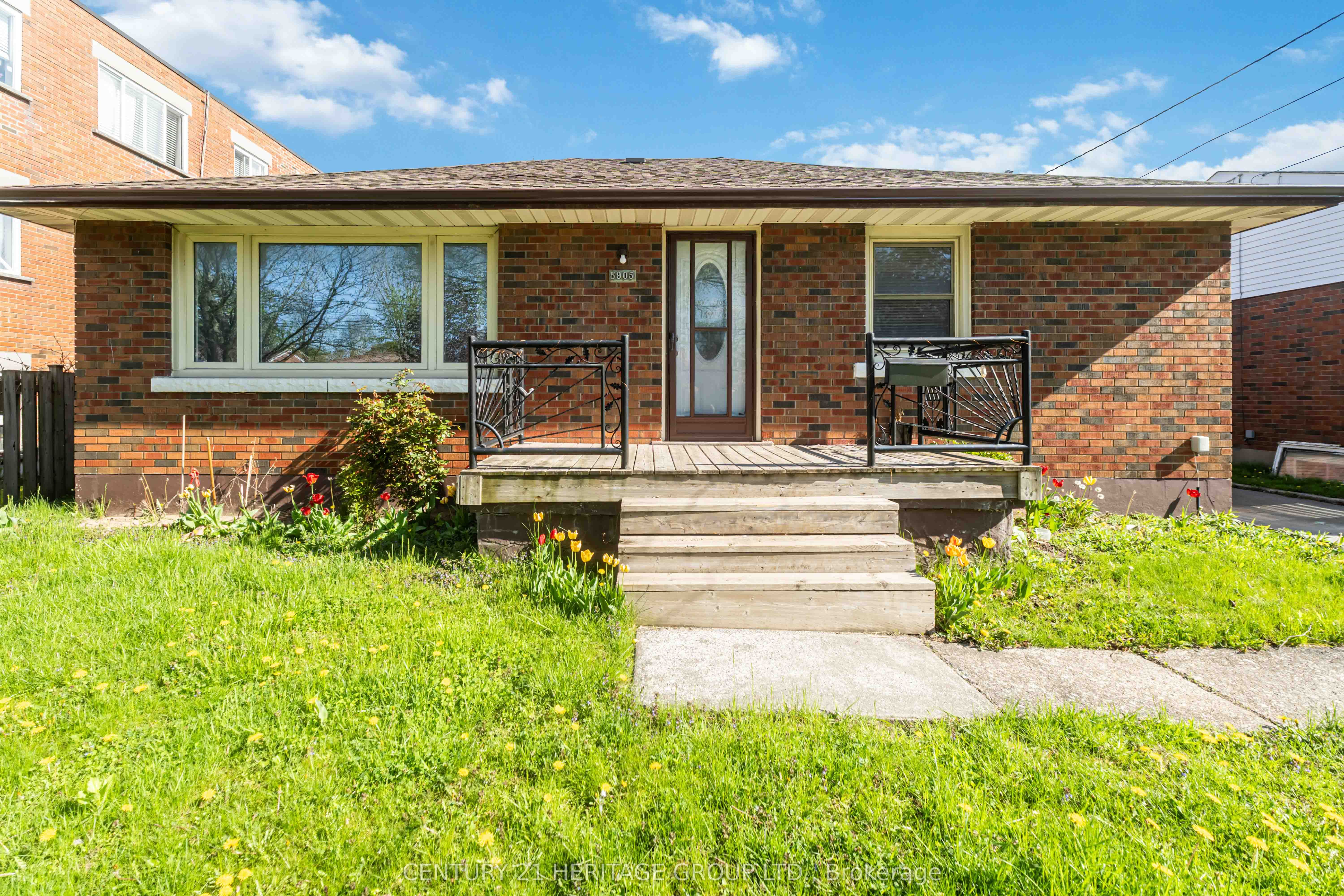 5905 Valley Way Property Photo 1
