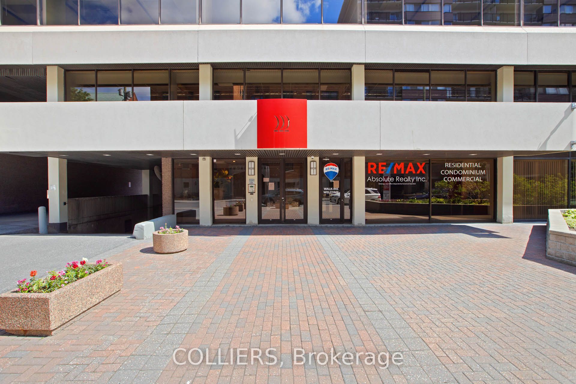 222 Somerset St W Property Photo 8