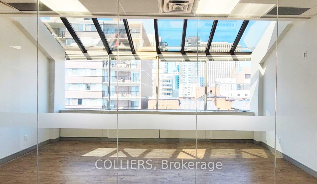 222 Somerset Street W 701 Property Photo 2