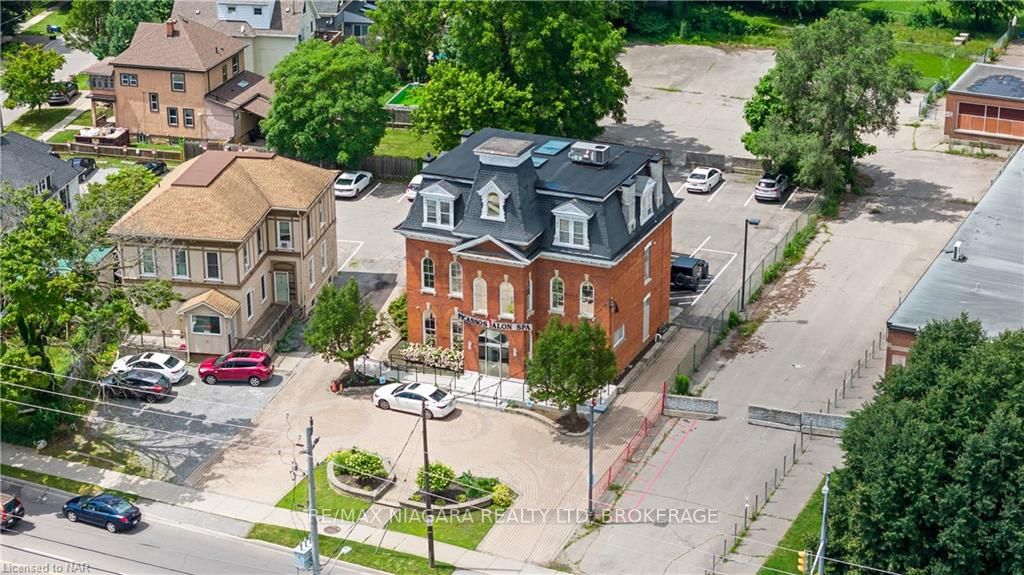 15 Welland Avenue Upper Property Photo 2