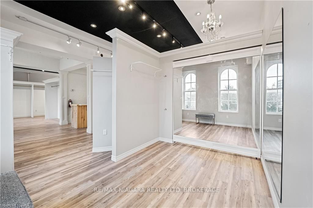 15 Welland Avenue Upper Property Photo 9