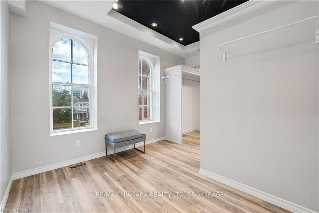 15 Welland Avenue Upper Property Photo 10