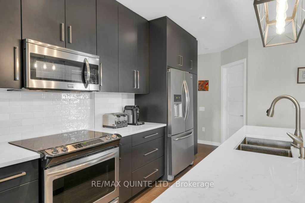 #410 - 199 Front Street Property Photo 6