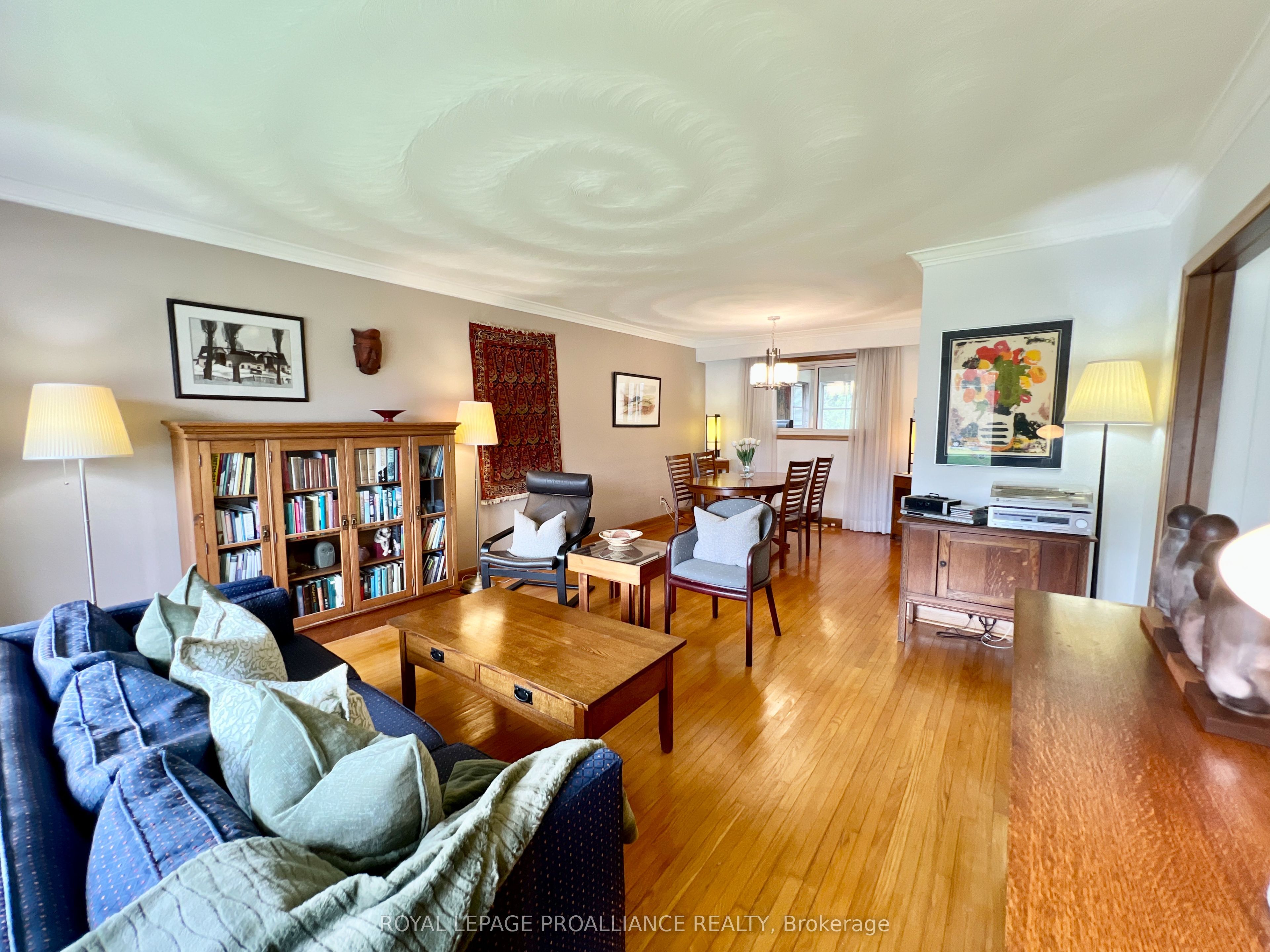 568 Victoria Ave Property Photo 4