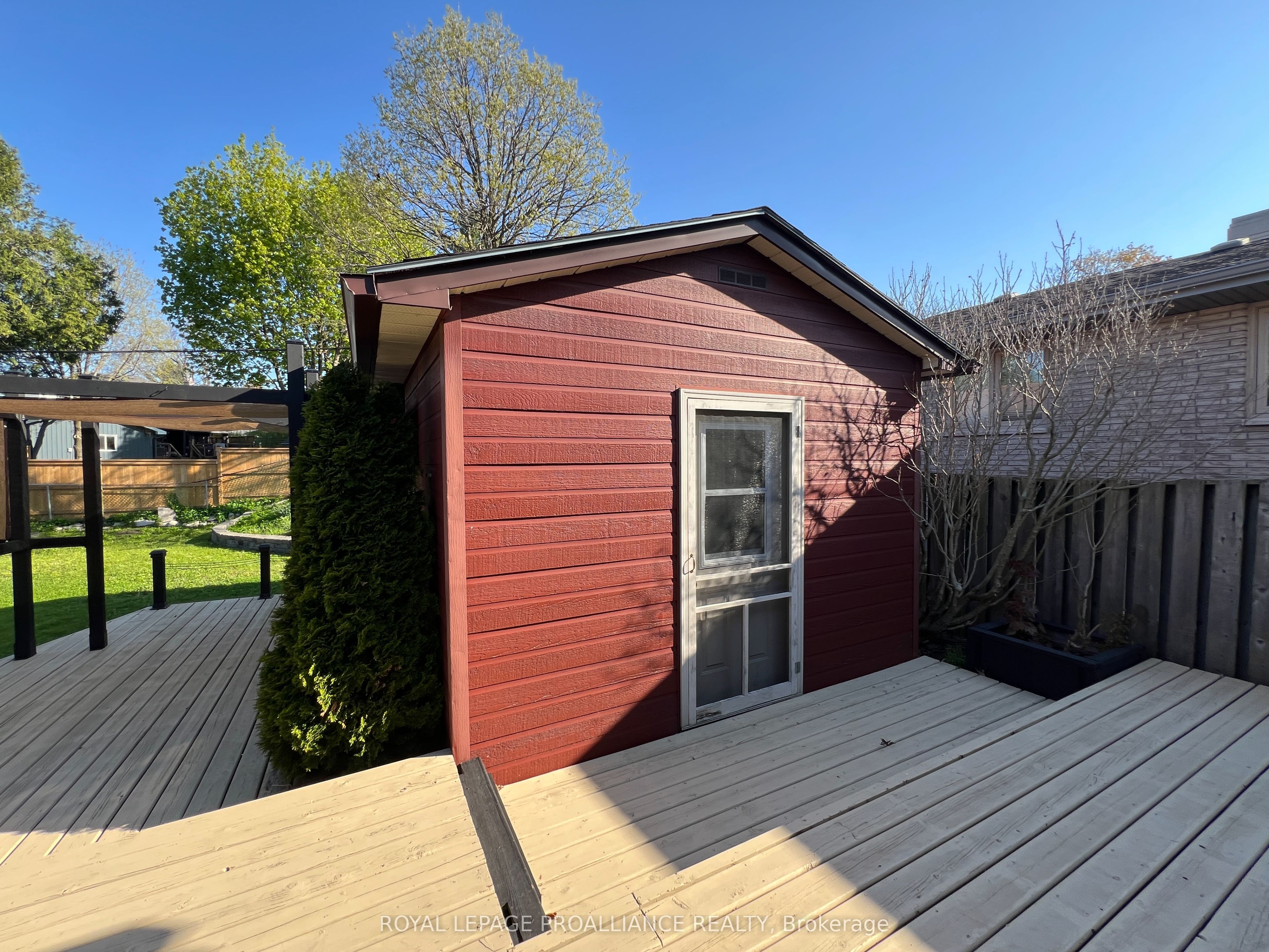 568 Victoria Ave Property Photo 22
