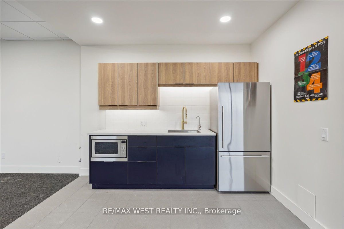 155 Frobisher Drive J202 Property Photo 6