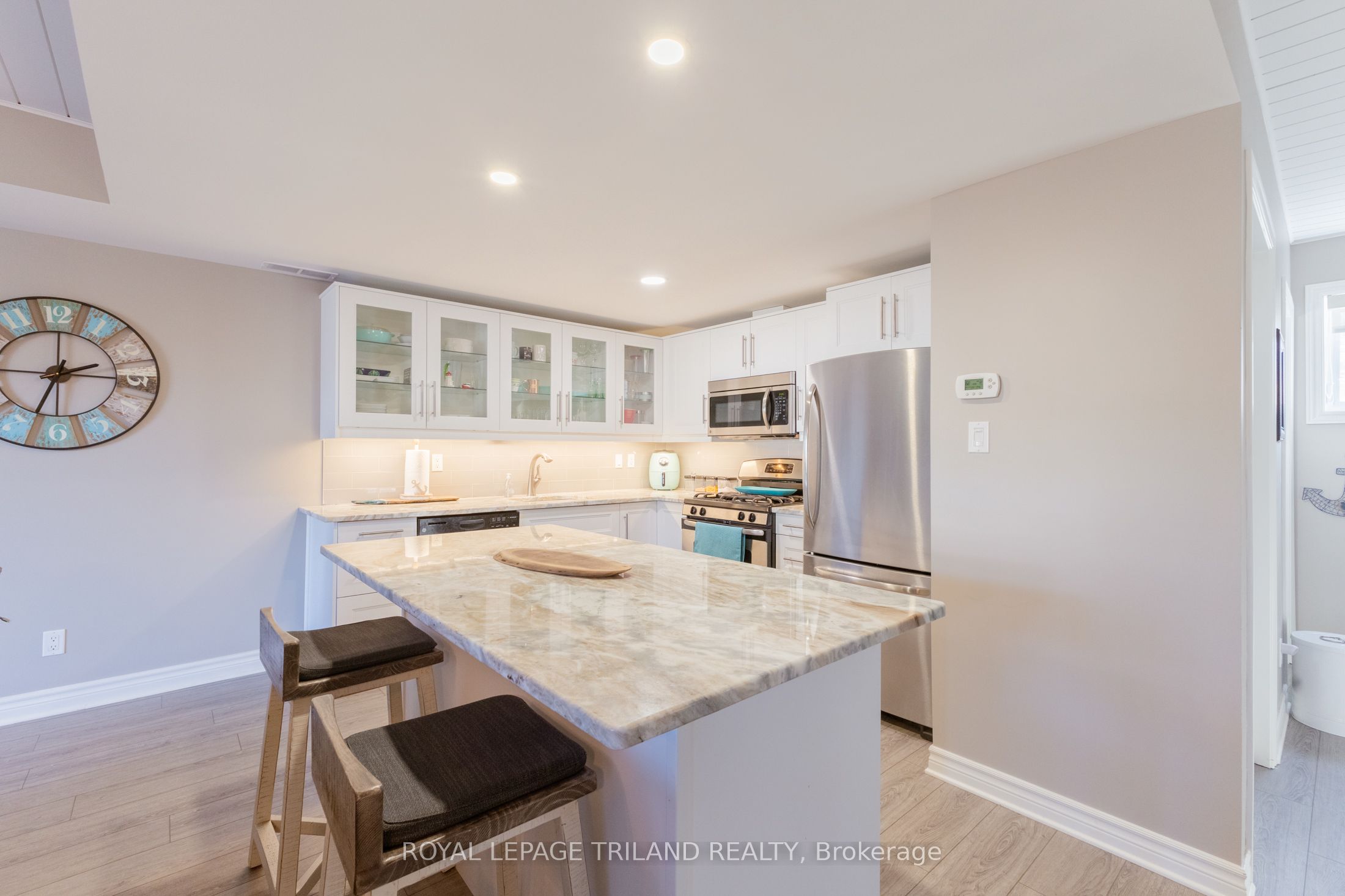 40 Ontario St N Property Photo 15