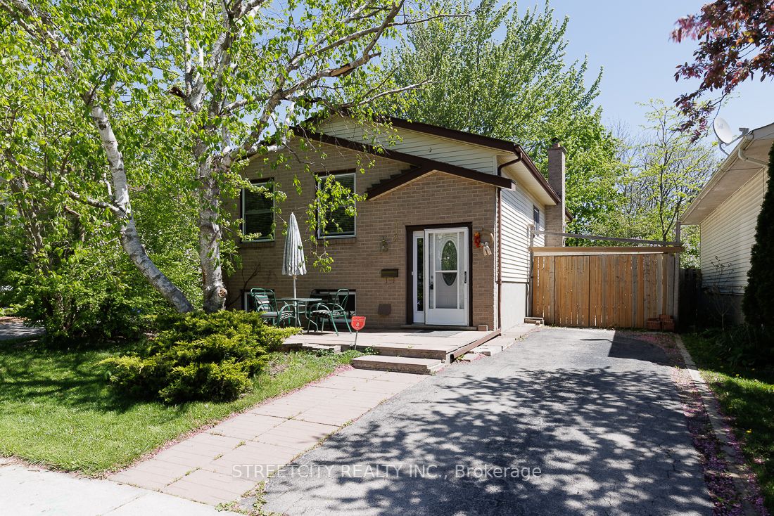 112 Ardsley Cres Property Photo 1