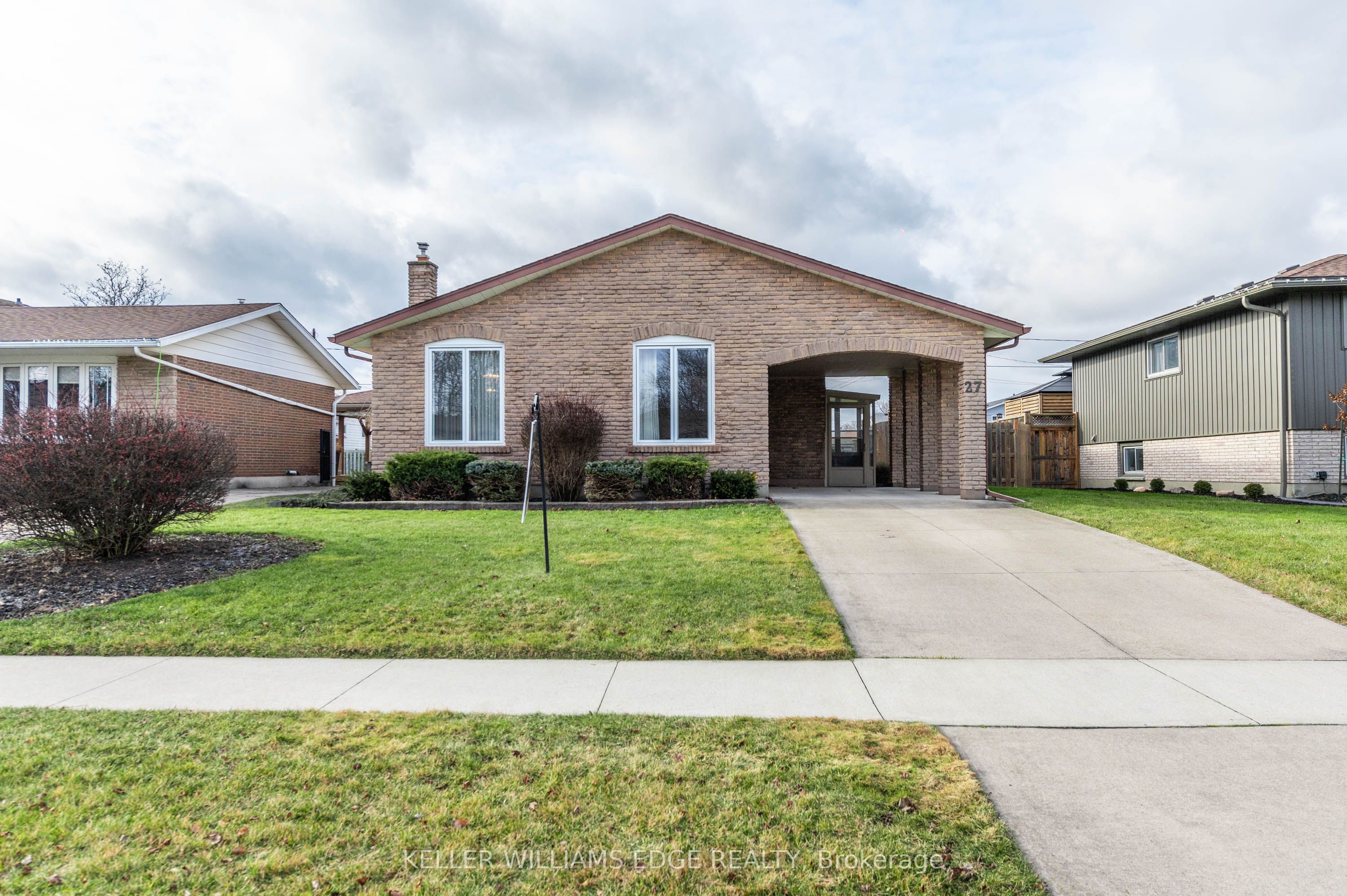 27 Trelawn Parkway Property Photo 1