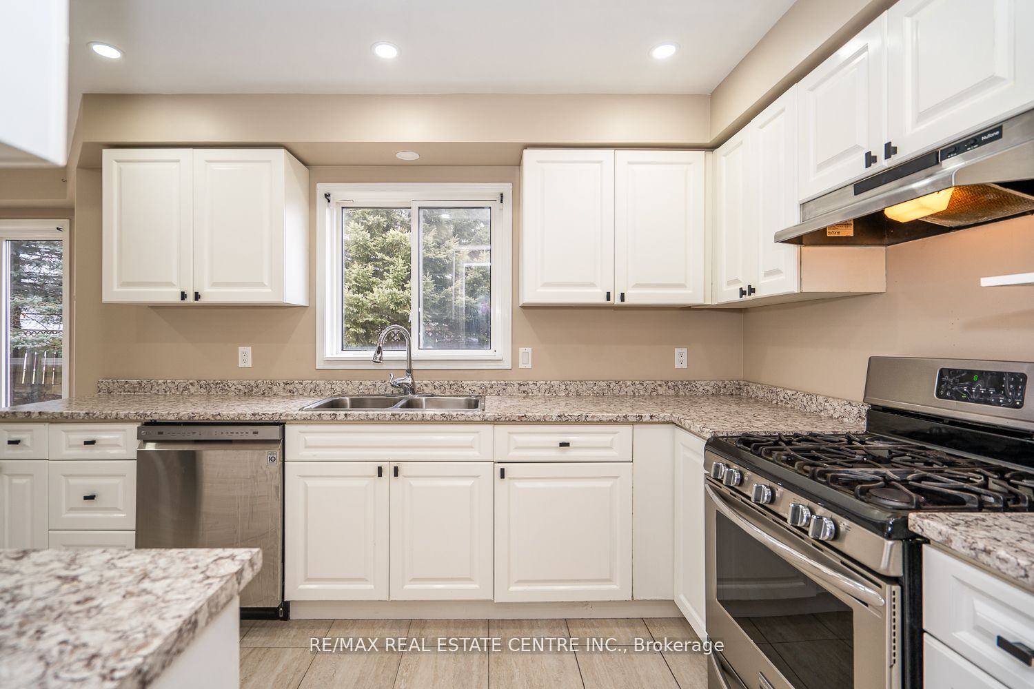 416 Olde Village Lane Property Photo 12