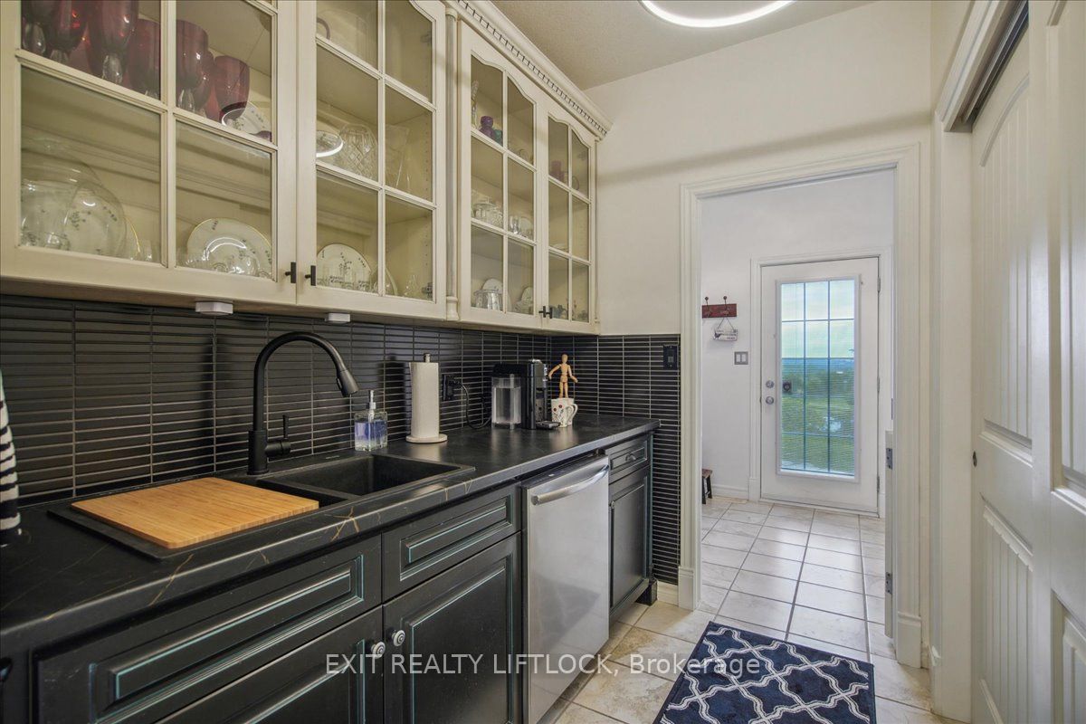 400 5th Line W Property Photo 18