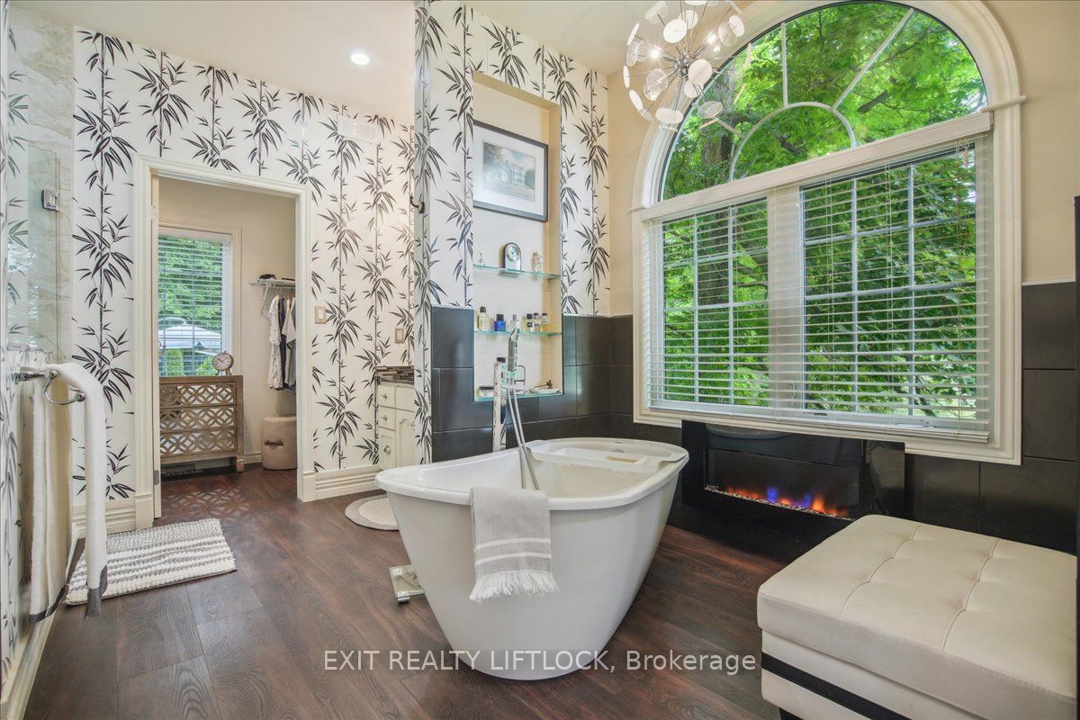 400 5th Line W Property Photo 22