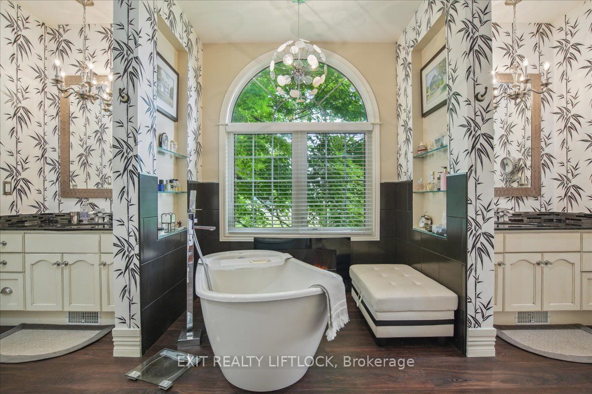 400 5th Line W Property Photo 23