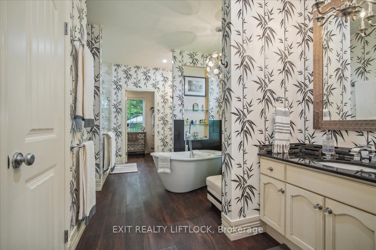 400 5th Line W Property Photo 25