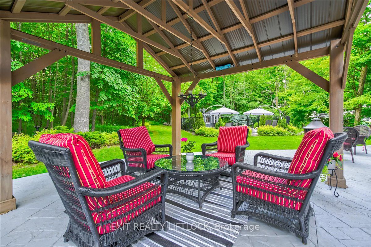 400 5th Line W Property Photo 44