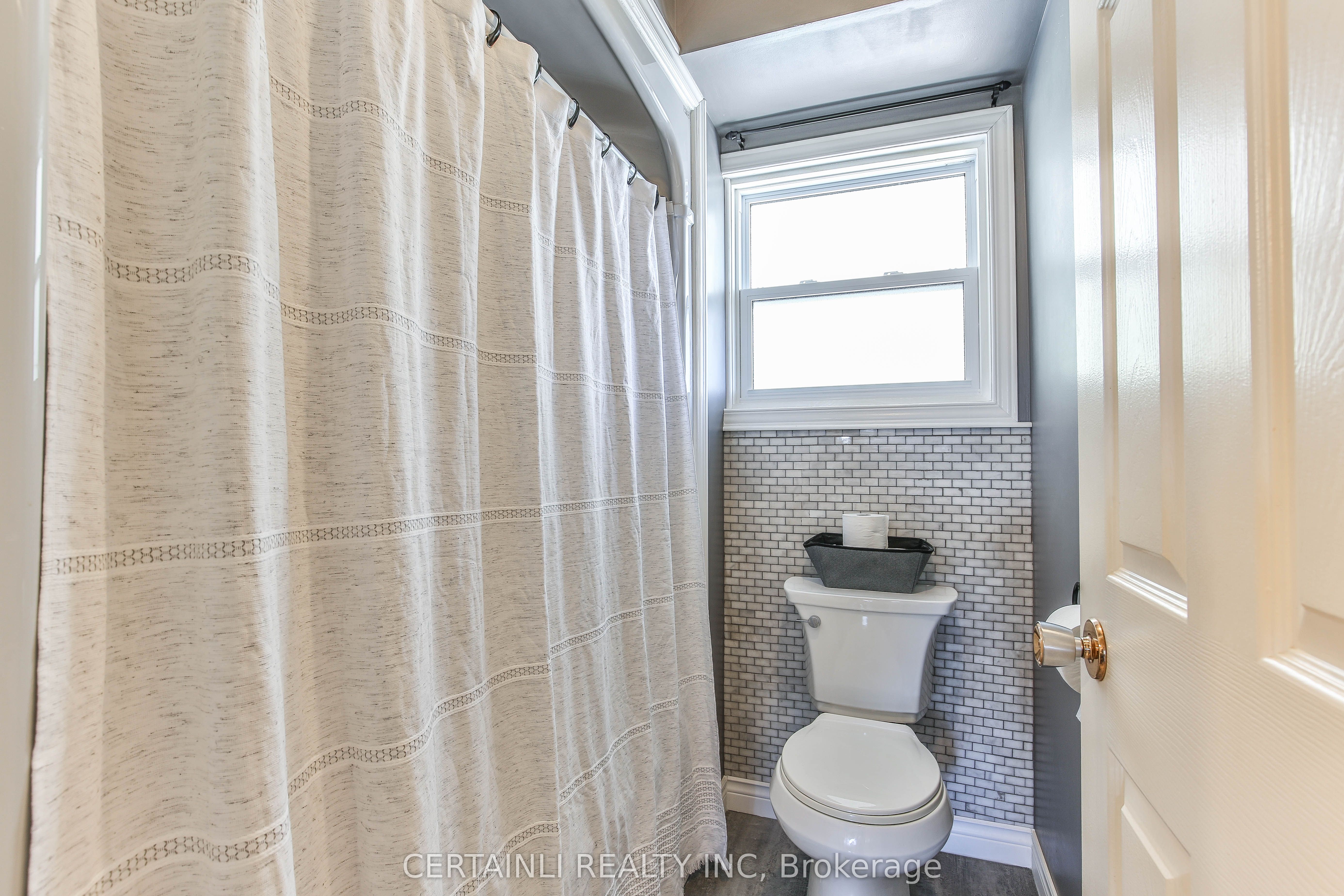 50000 Dingle Street Property Photo 23