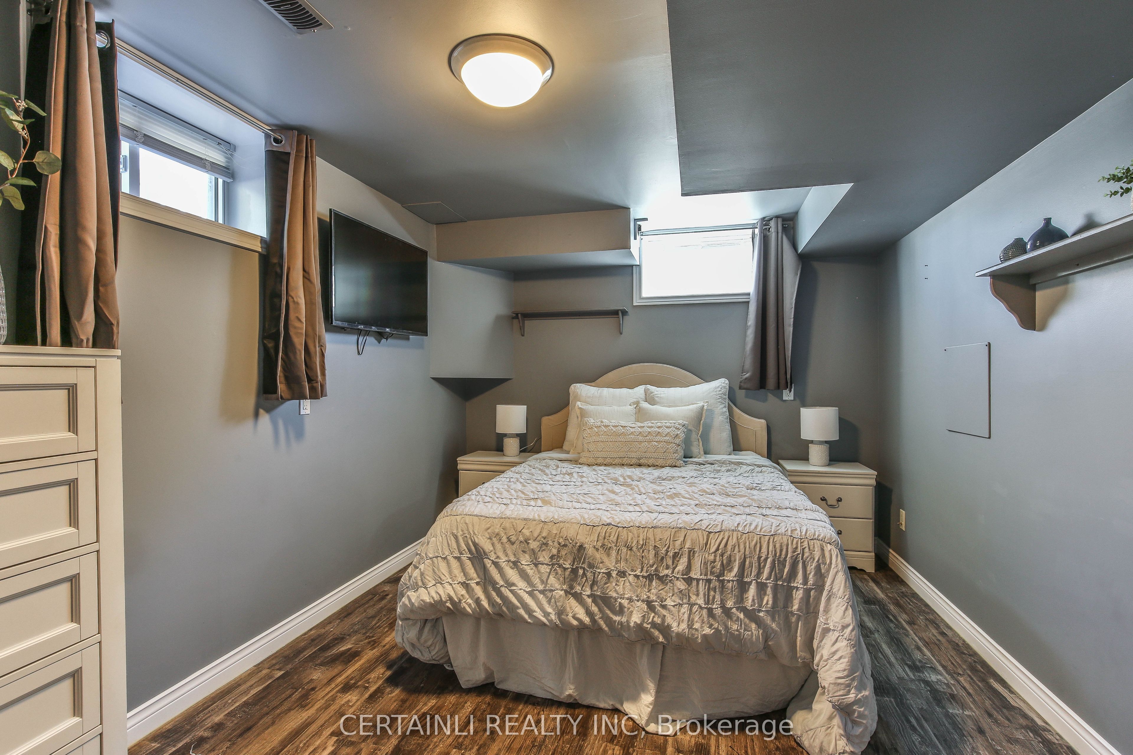 50000 Dingle Street Property Photo 31