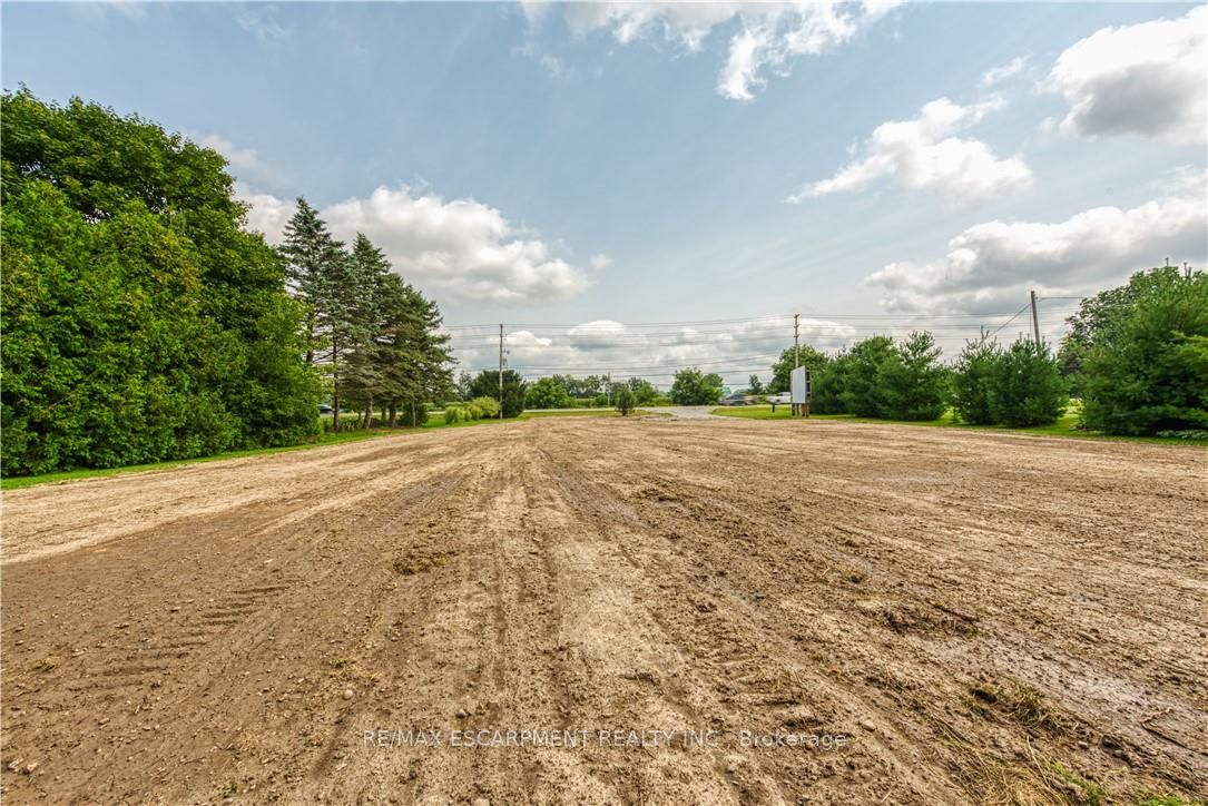 1042 Norfolk St N Property Photo 21
