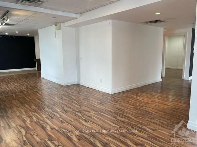 #101 & 105 - 722 Pitt Street Property Photo 6