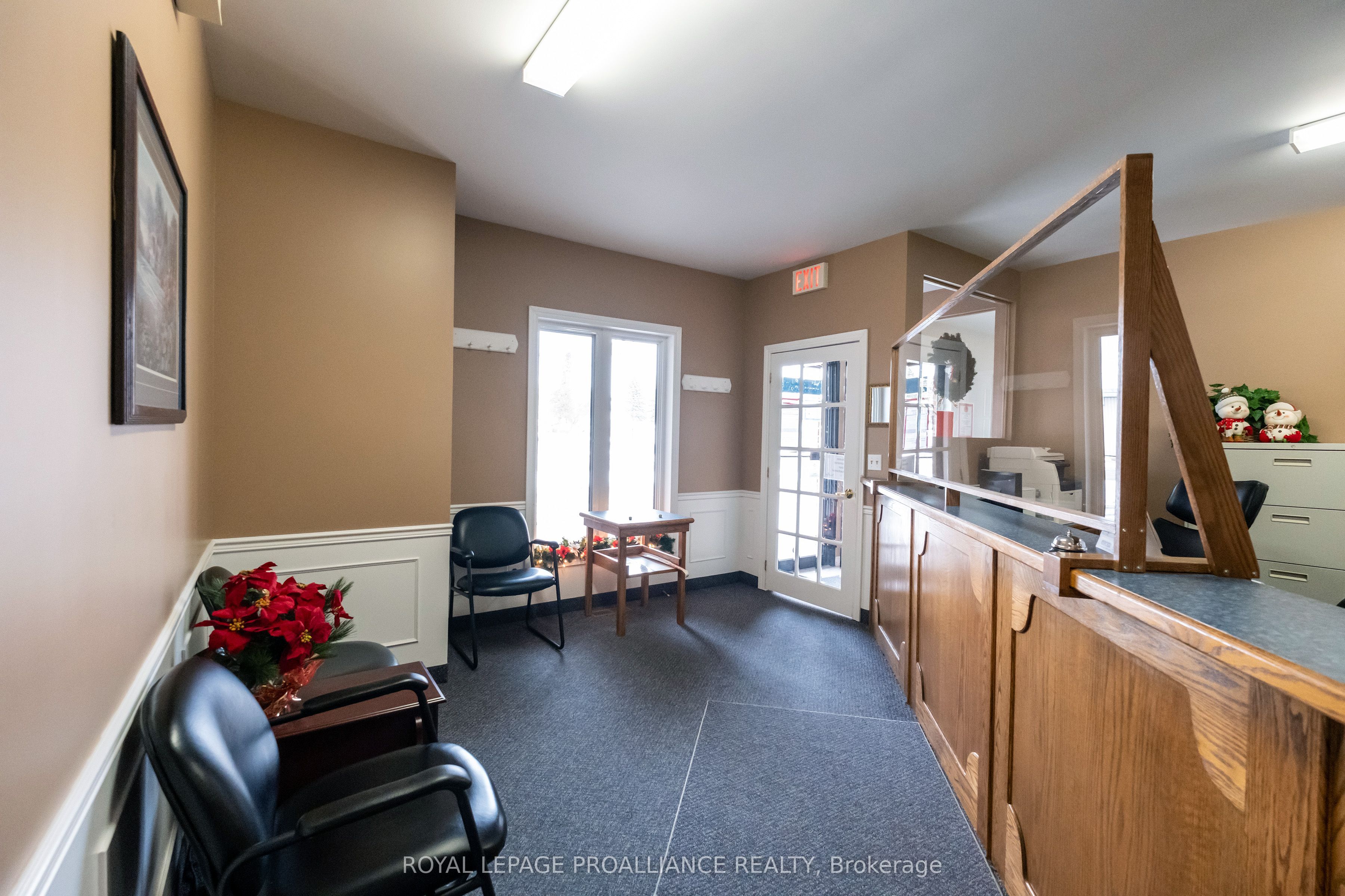 320 Sidney St Property Photo 6