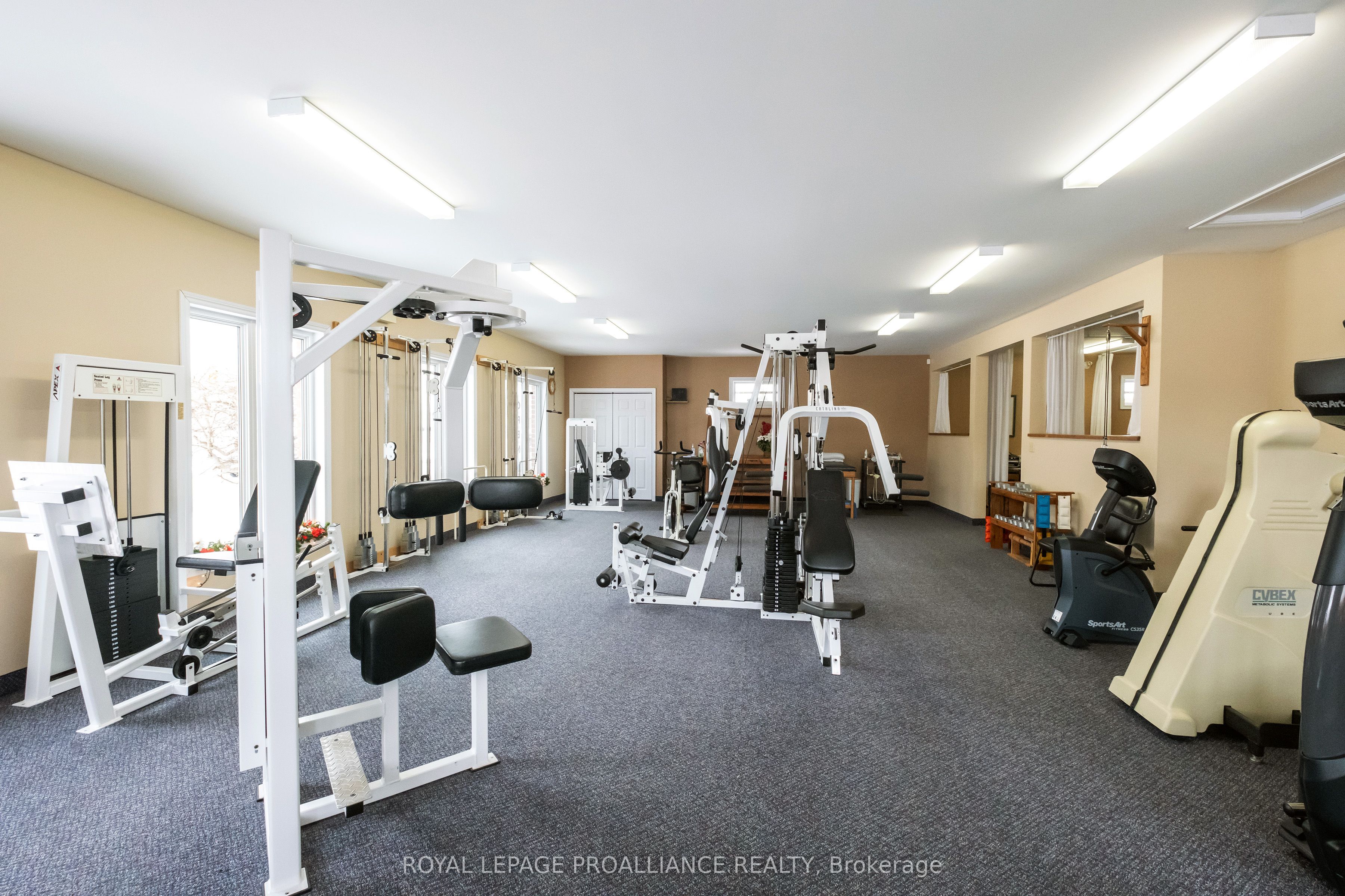 320 Sidney St Property Photo 14